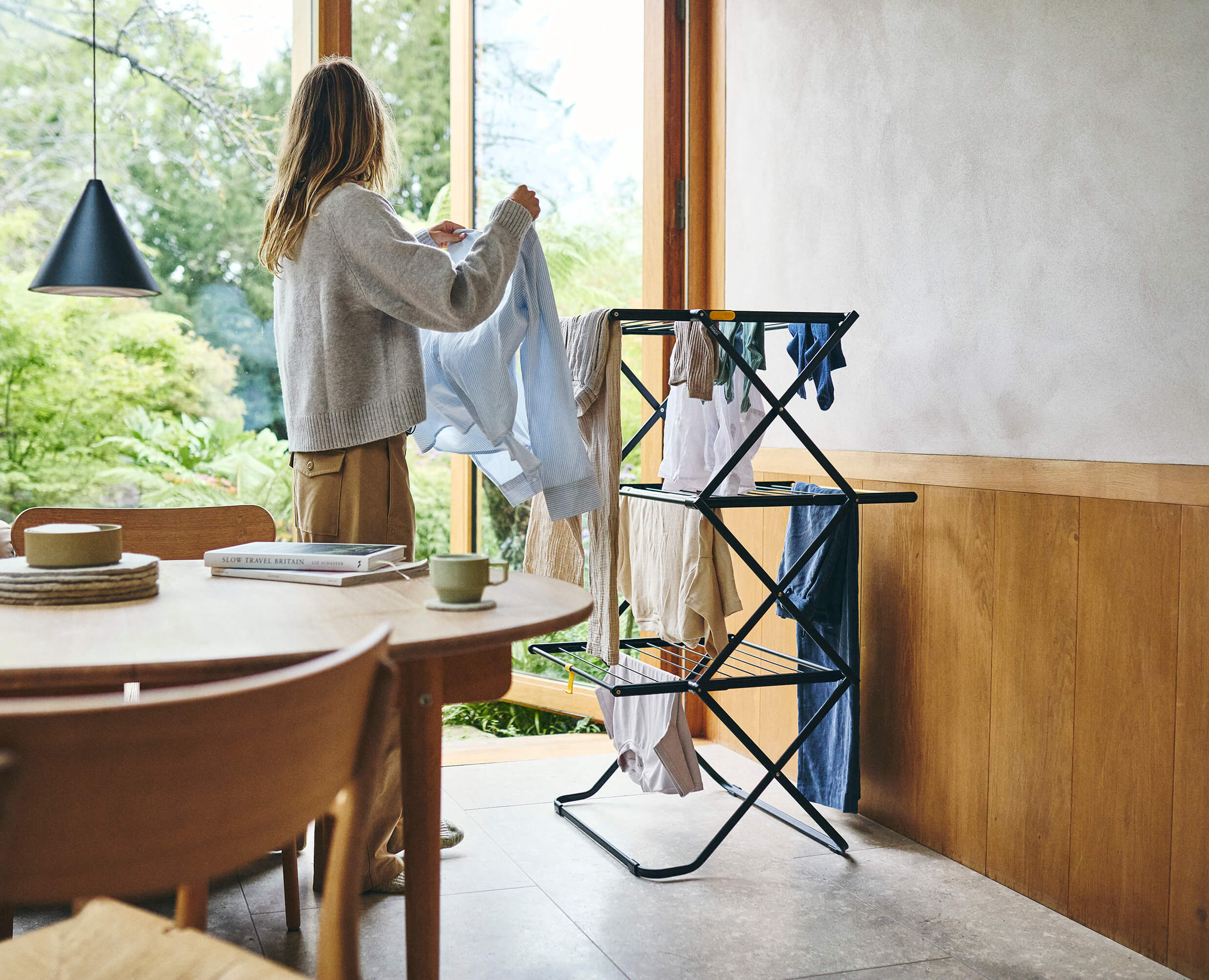 joseph-joseph-airframe-max-21m-folding-airer-with-long-garment-hanging-rails image 3