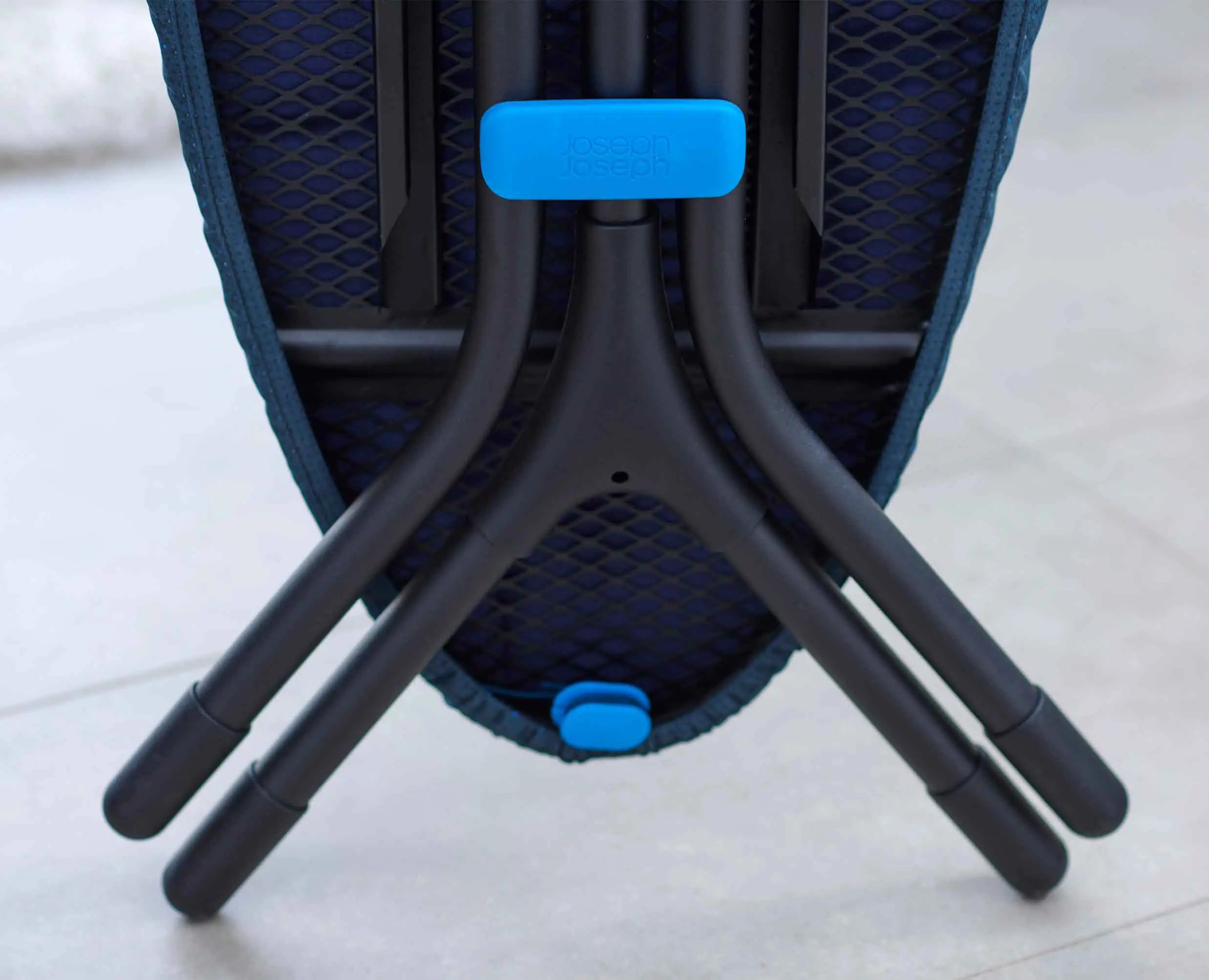 joseph-joseph-glide-plus-130cm-blue-easy-store-ironing-board-with-advanced-drips image 5