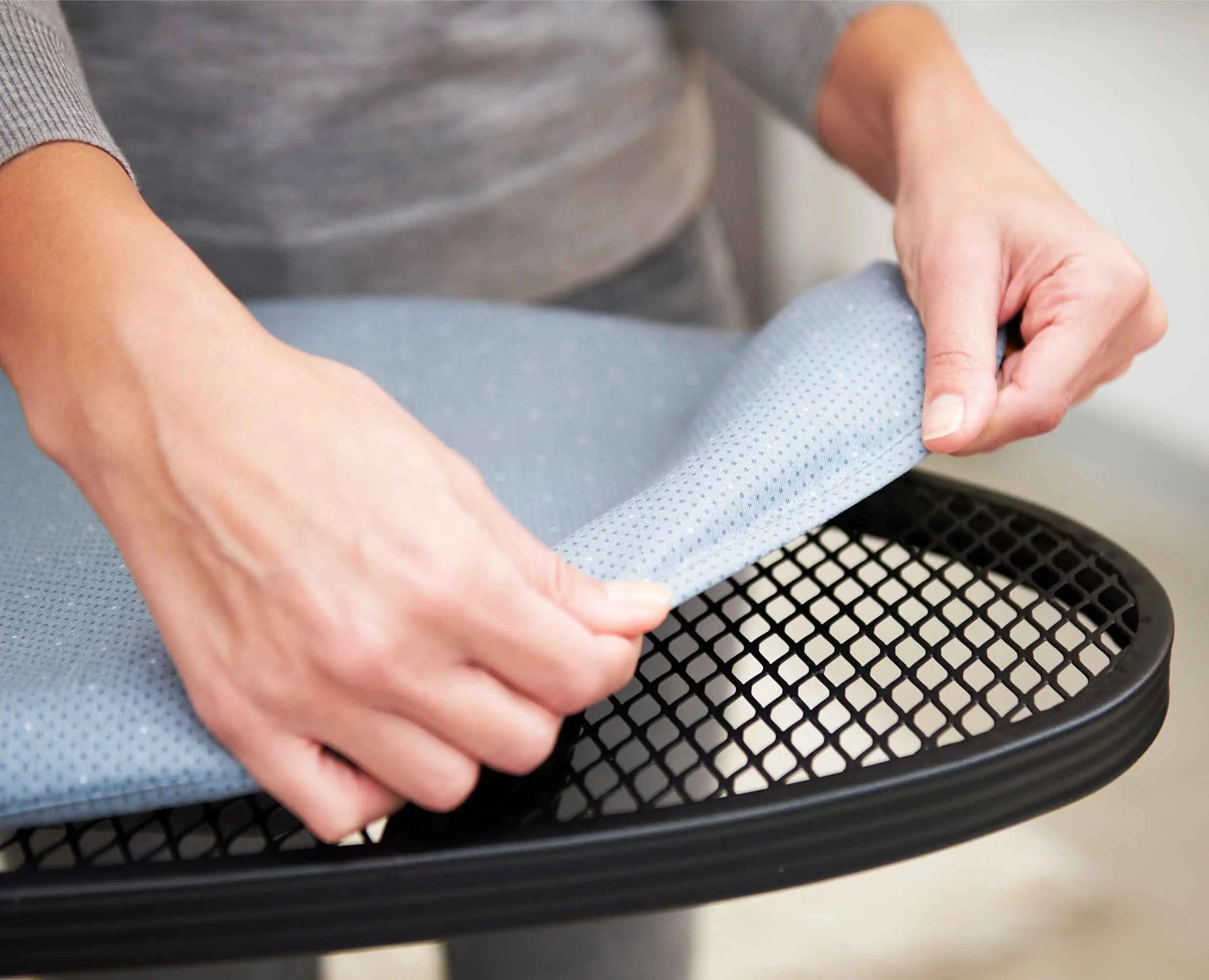 joseph-joseph-glide-130cm-grey-ironing-board-cover image 6