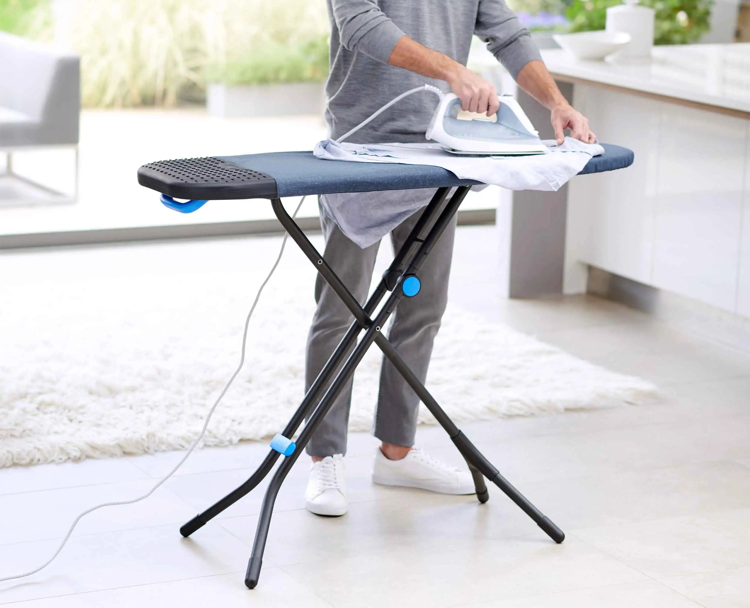 joseph-joseph-glide-plus-130cm-blue-advanced-ironing-board-cover-dripshield-tech image 3