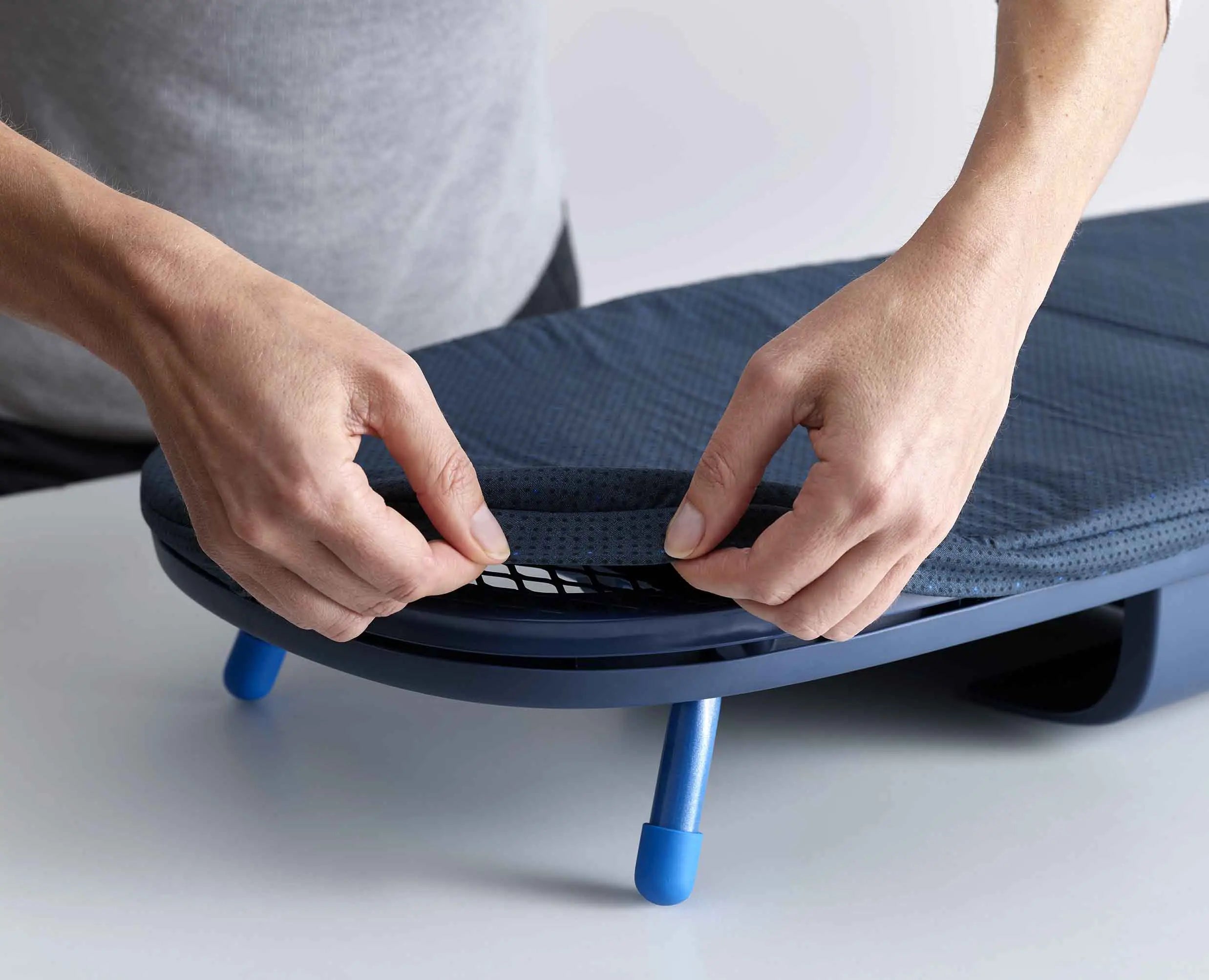 joseph-joseph-pocket-plus-90cm-folding-blue-ironing-board-with-advanced-driplock image 4