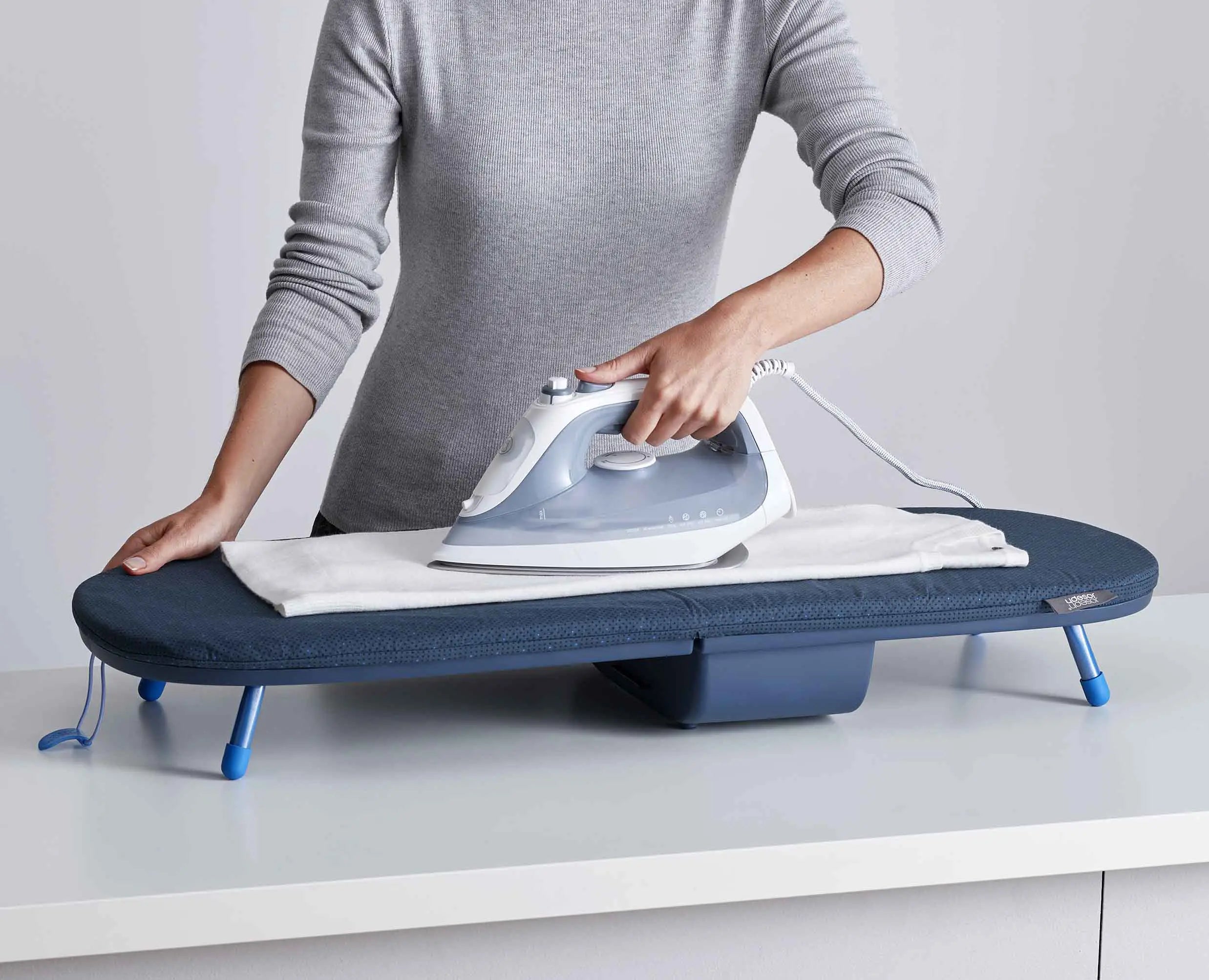 joseph-joseph-pocket-plus-90cm-folding-blue-ironing-board-with-advanced-driplock image 7