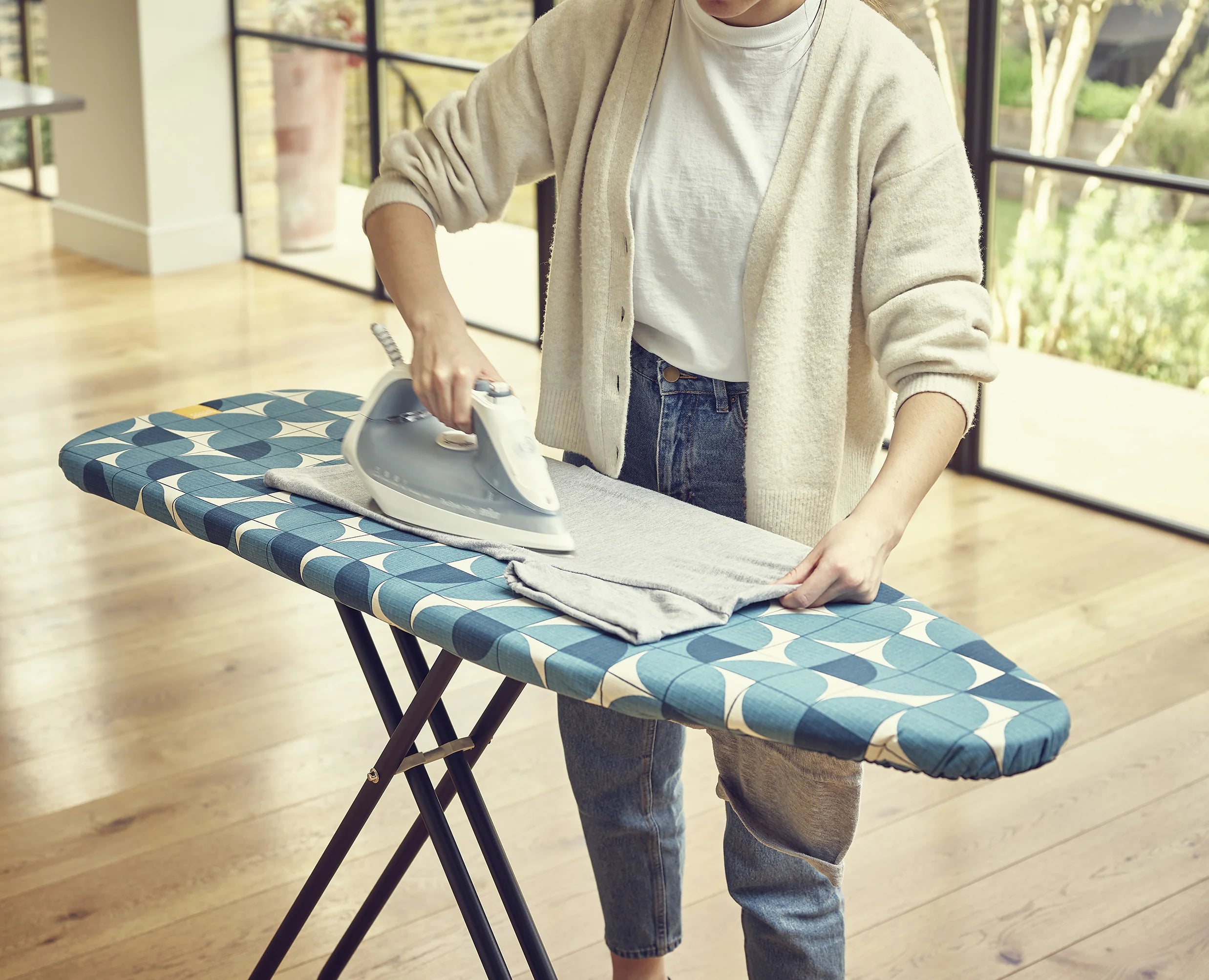 joseph-joseph-flexa-easy-fit-ironing-board-cover-blue-124-135cm-stretchmesh-nose image 3
