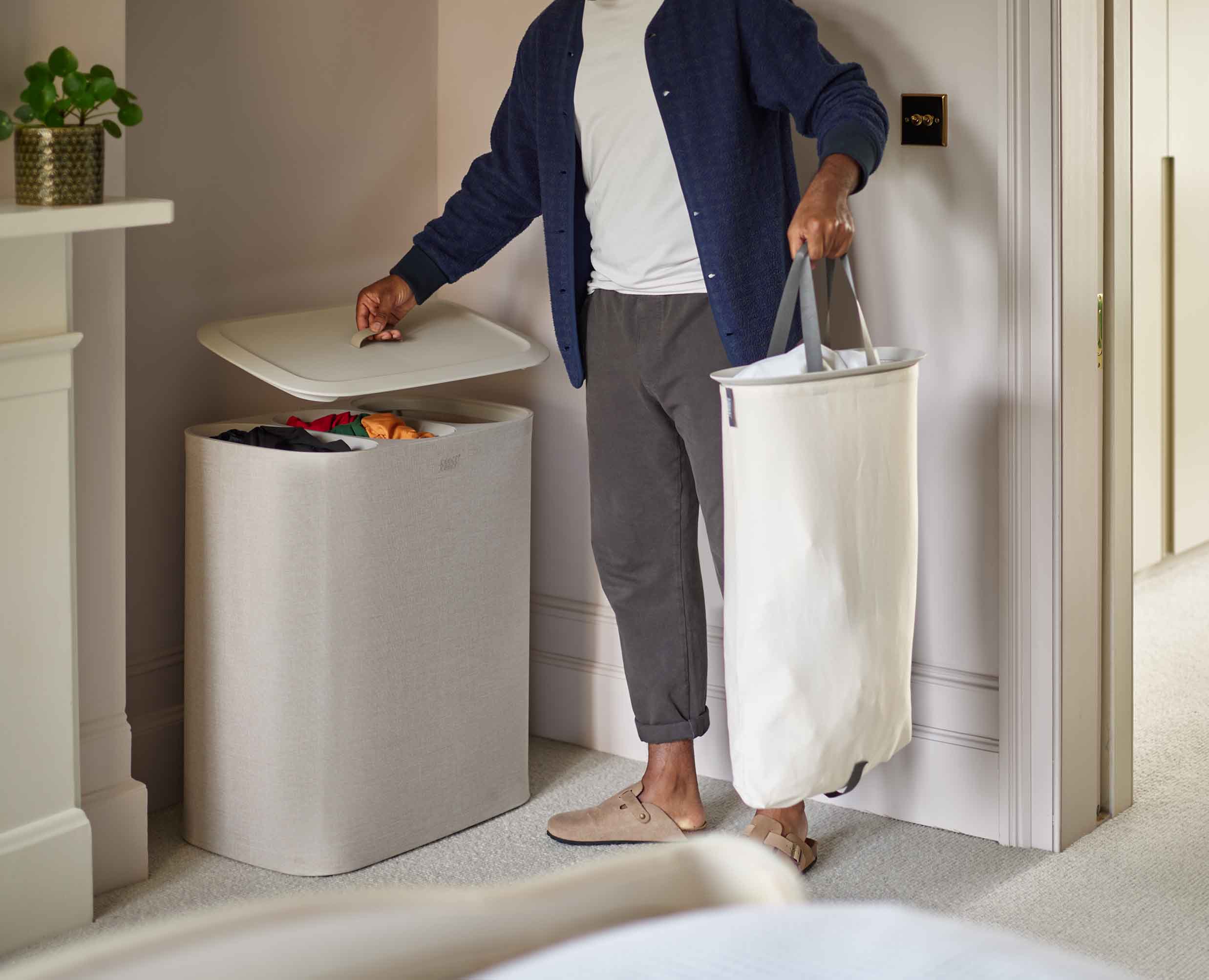 joseph-joseph-tota-trio-90l-ecru-laundry-separation-basket-3-removable-tote-bags image 5
