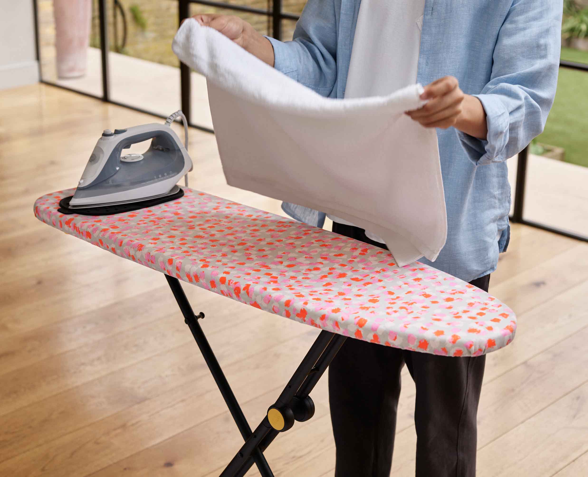 joseph-joseph-glide-compact-110cm-peach-easy-store-ironing-board image 3
