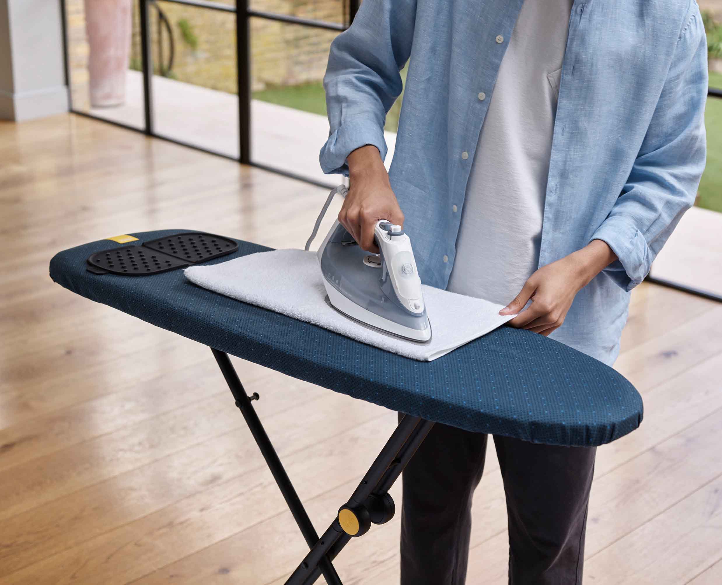 joseph-joseph-glide-compact-plus-110cm-blue-easy-store-ironing-board-with-advanc image 3