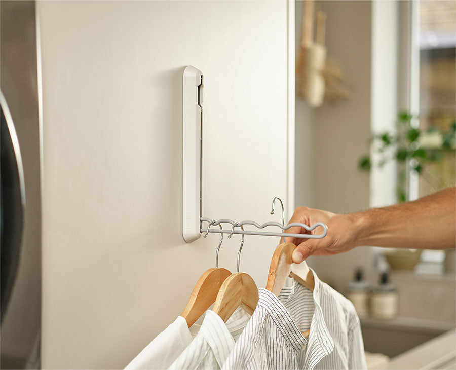joseph-joseph-orderly-ecru-retractable-hanging-rail-for-wall-or-door-mounting image 2