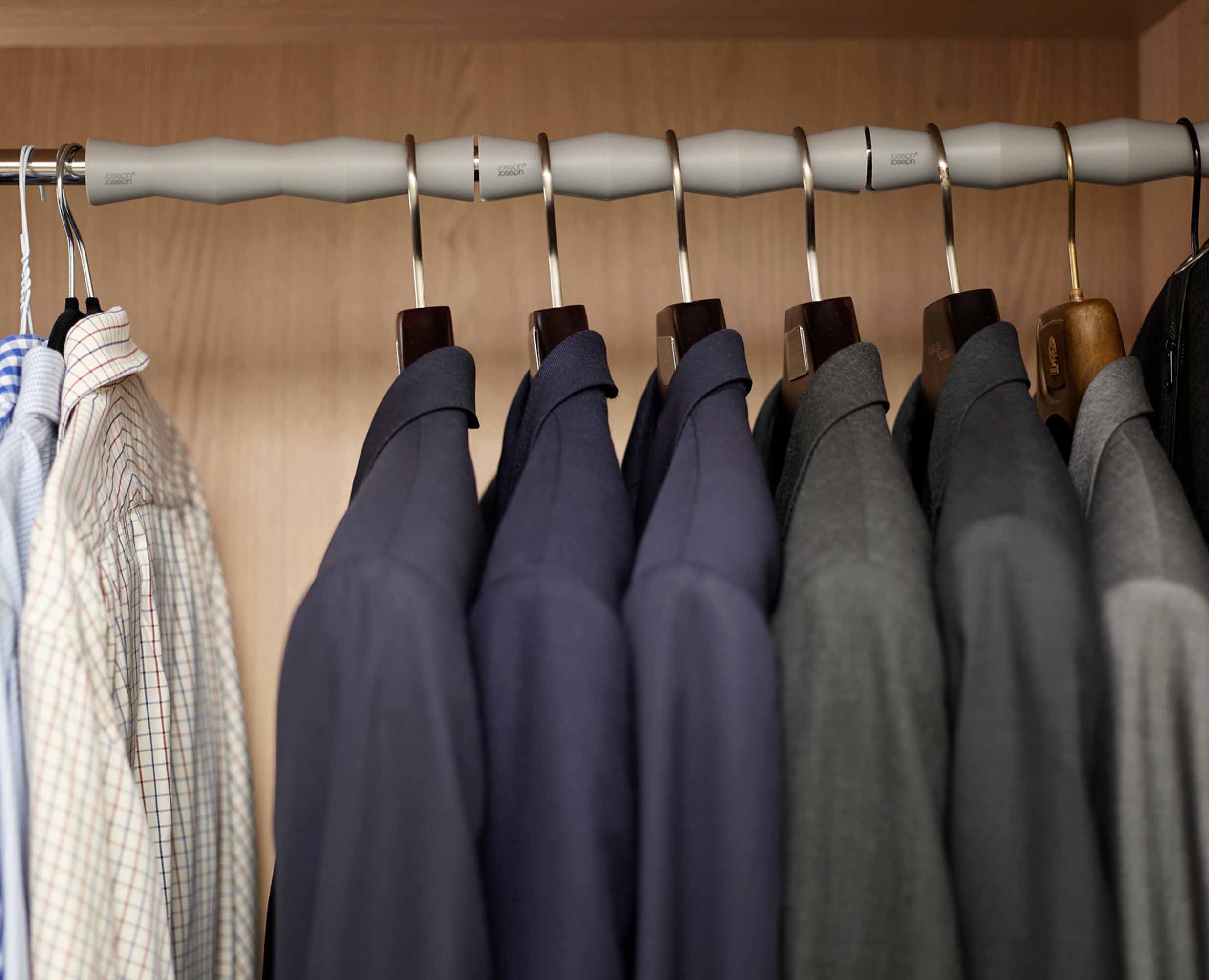 joseph-joseph-orderly-set-of-2-grey-clothes-rail-large-spacer-set image 3