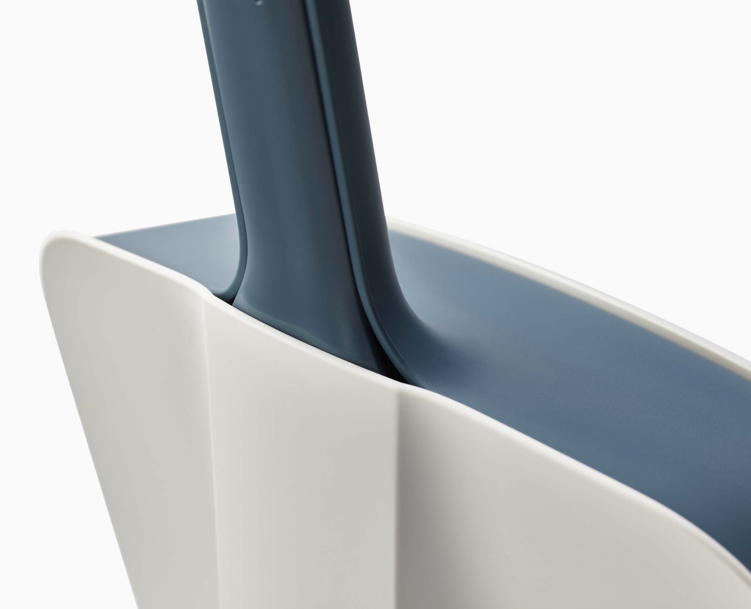 joseph-joseph-cleanstore-wall-mounted-dustpan-brush-set-blue image 8