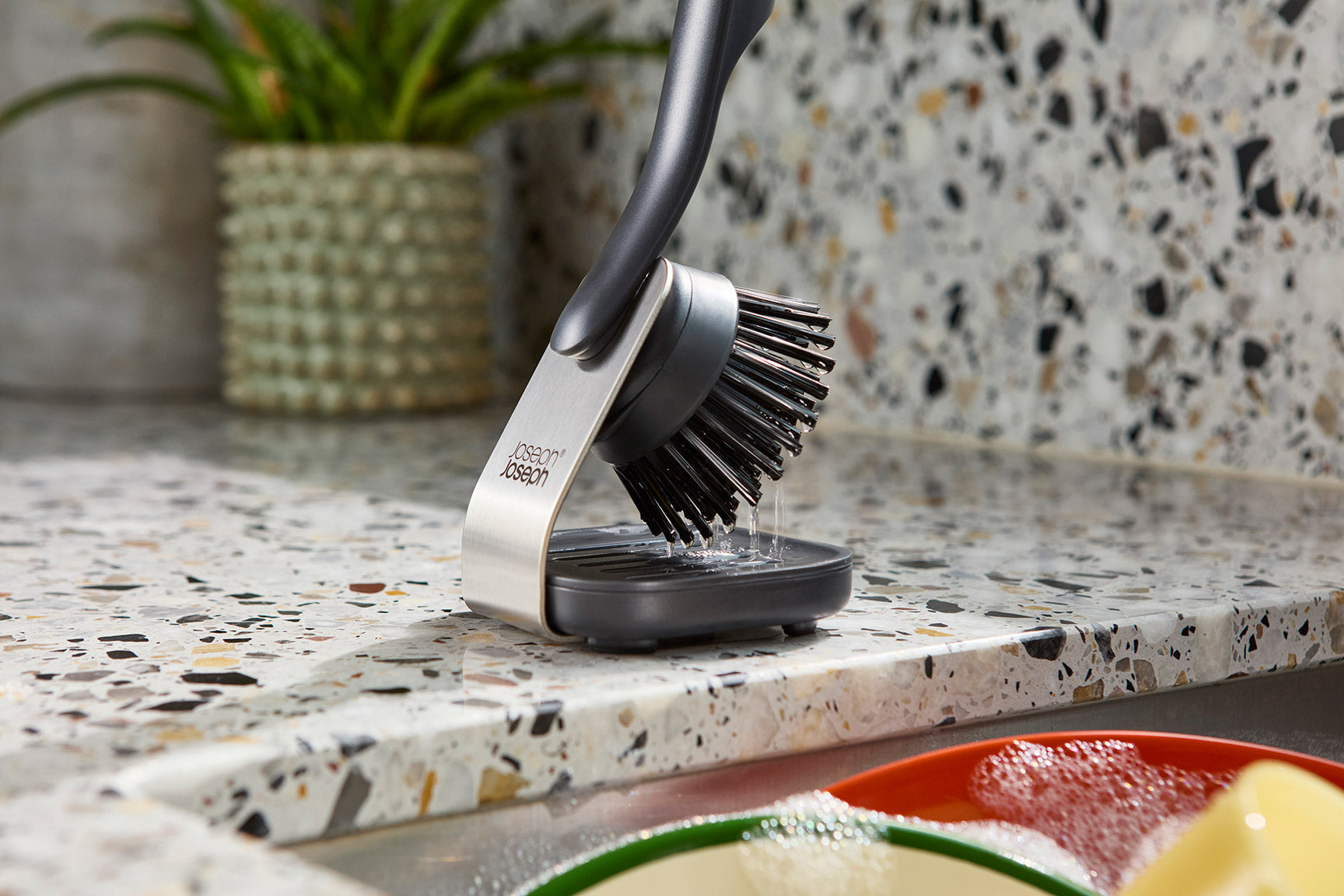 joseph-joseph-sinktech-washing-up-brush-with-steel-stand image 2