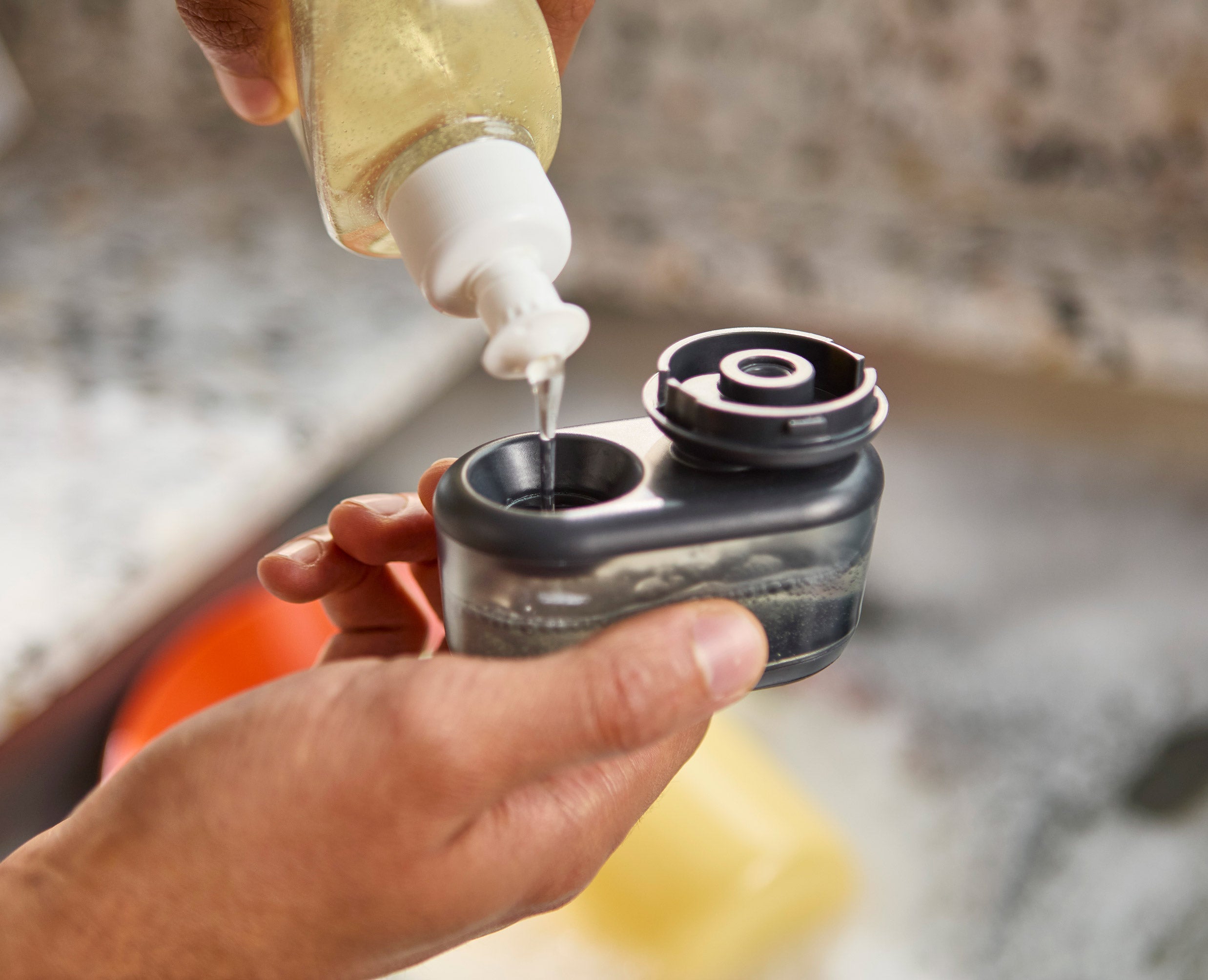 joseph-joseph-sinktech-compact-soap-dispensing-washing-up-brush-set-with-steel-s image 7