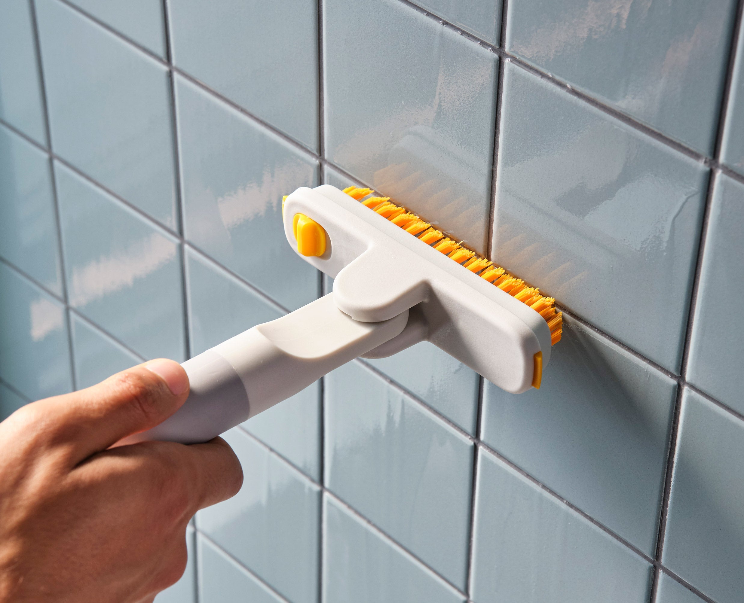 joseph-joseph-cleantech-2-in-1-tile-scrubber-tool-with-extension-pole image 4