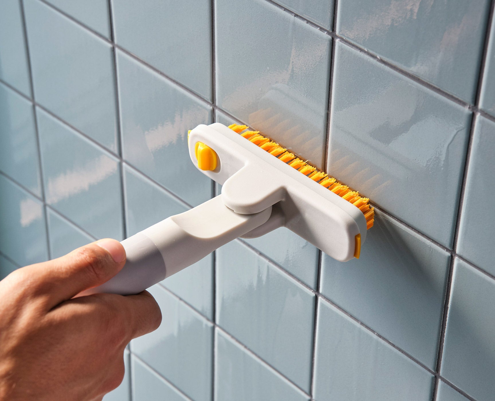 joseph-joseph-cleantech-2-in-1-tile-scrubber-tool image 4