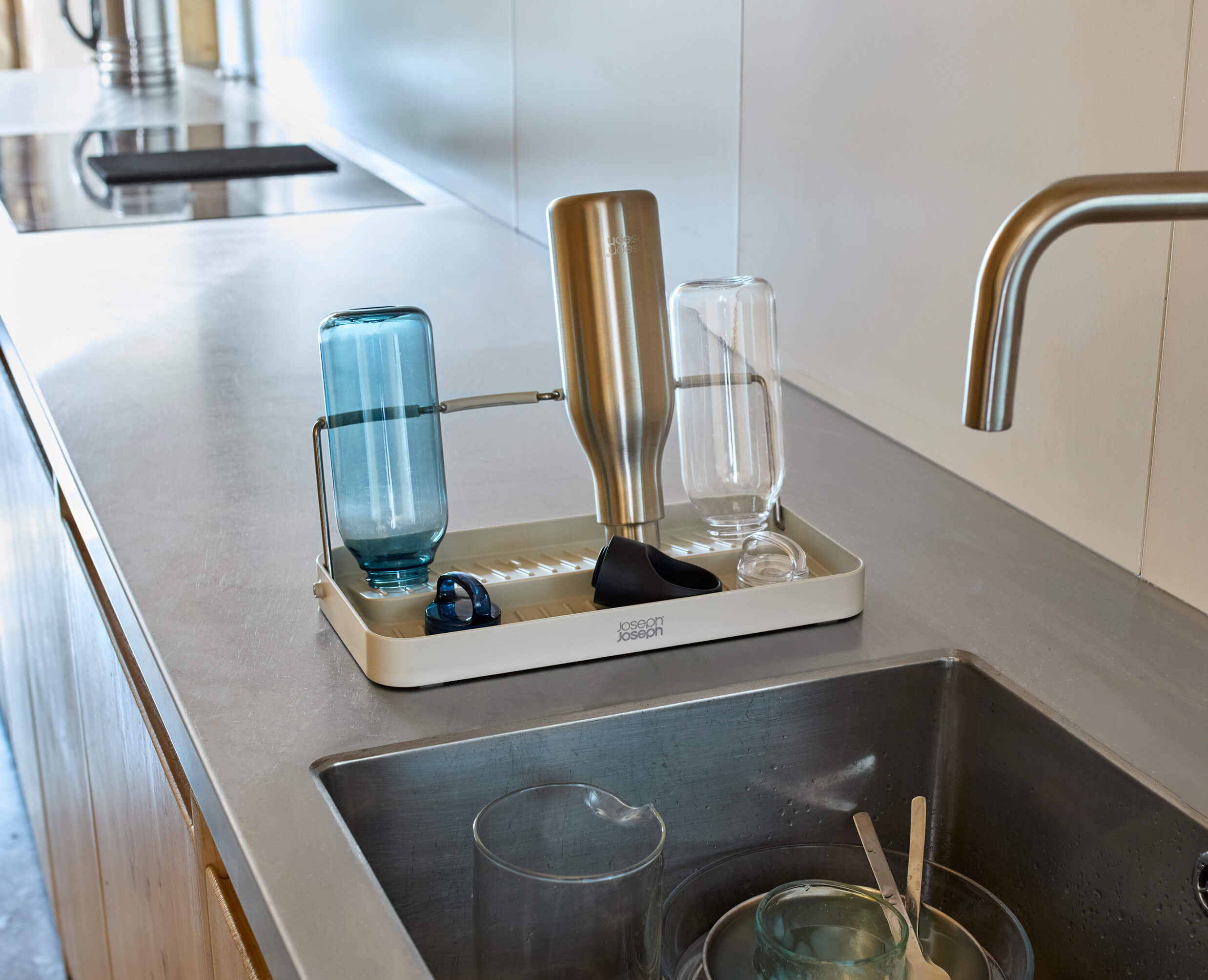 joseph-joseph-drysmart-folding-bottle-drying-rack-space-saving image 2