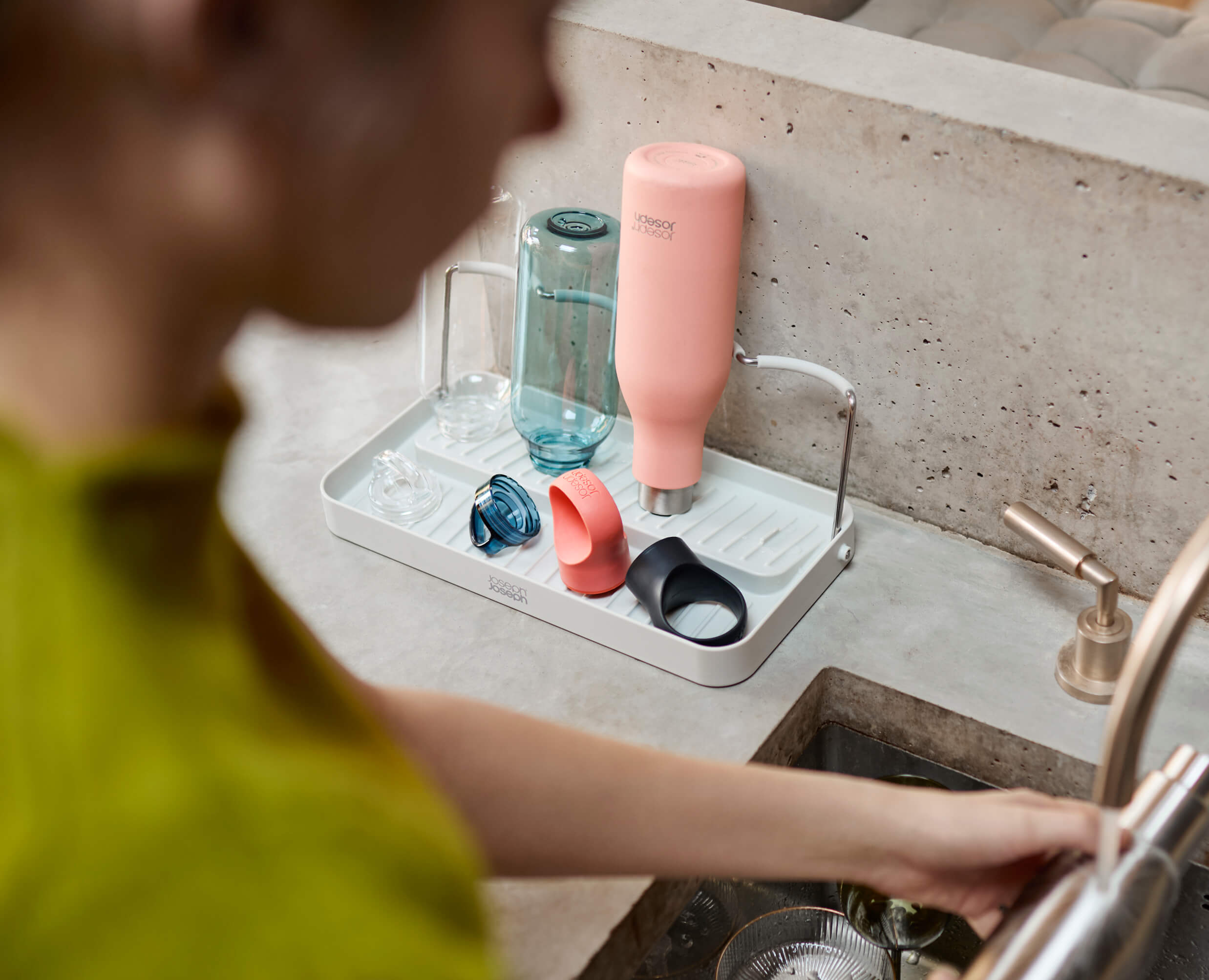 joseph-joseph-drysmart-folding-bottle-drying-rack-space-saving image 3