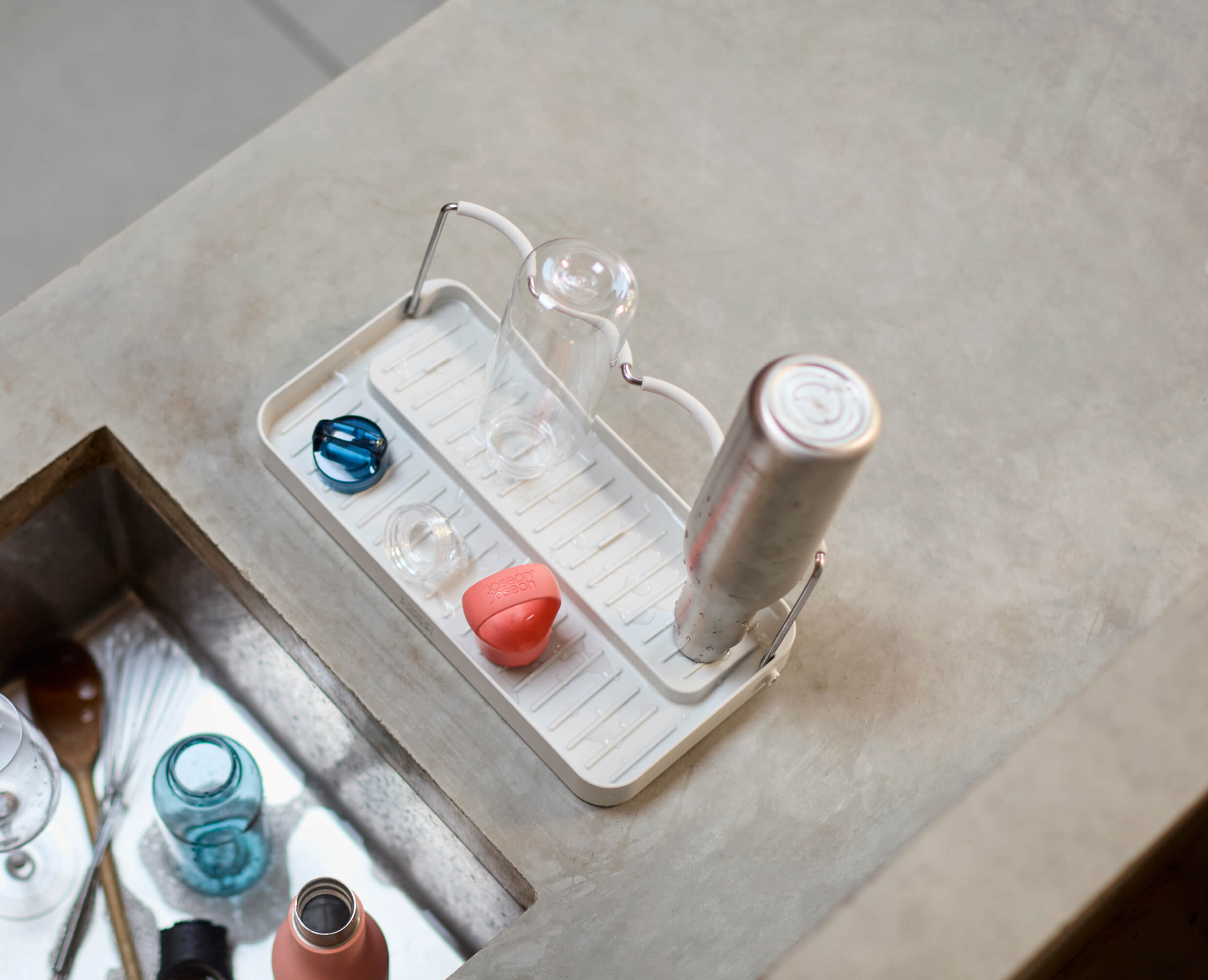joseph-joseph-drysmart-folding-bottle-drying-rack-space-saving image 4