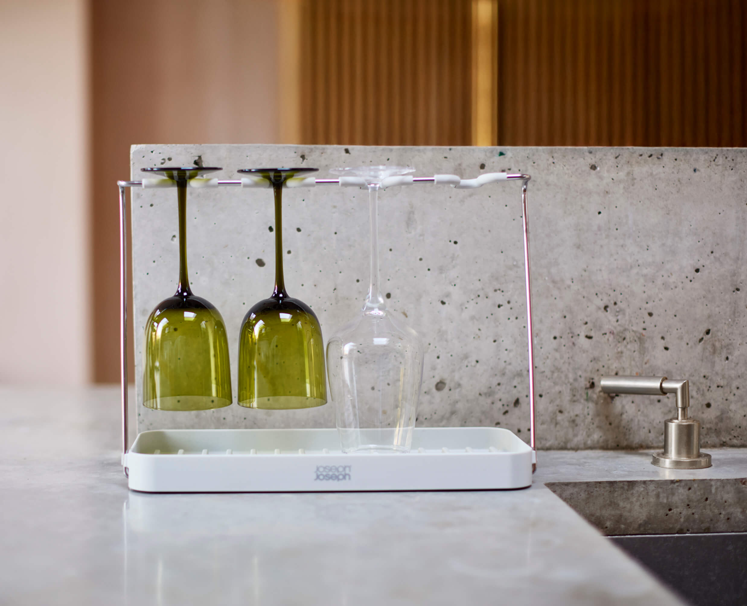 joseph-joseph-drysmart-folding-wine-glass-drying-rack image 5