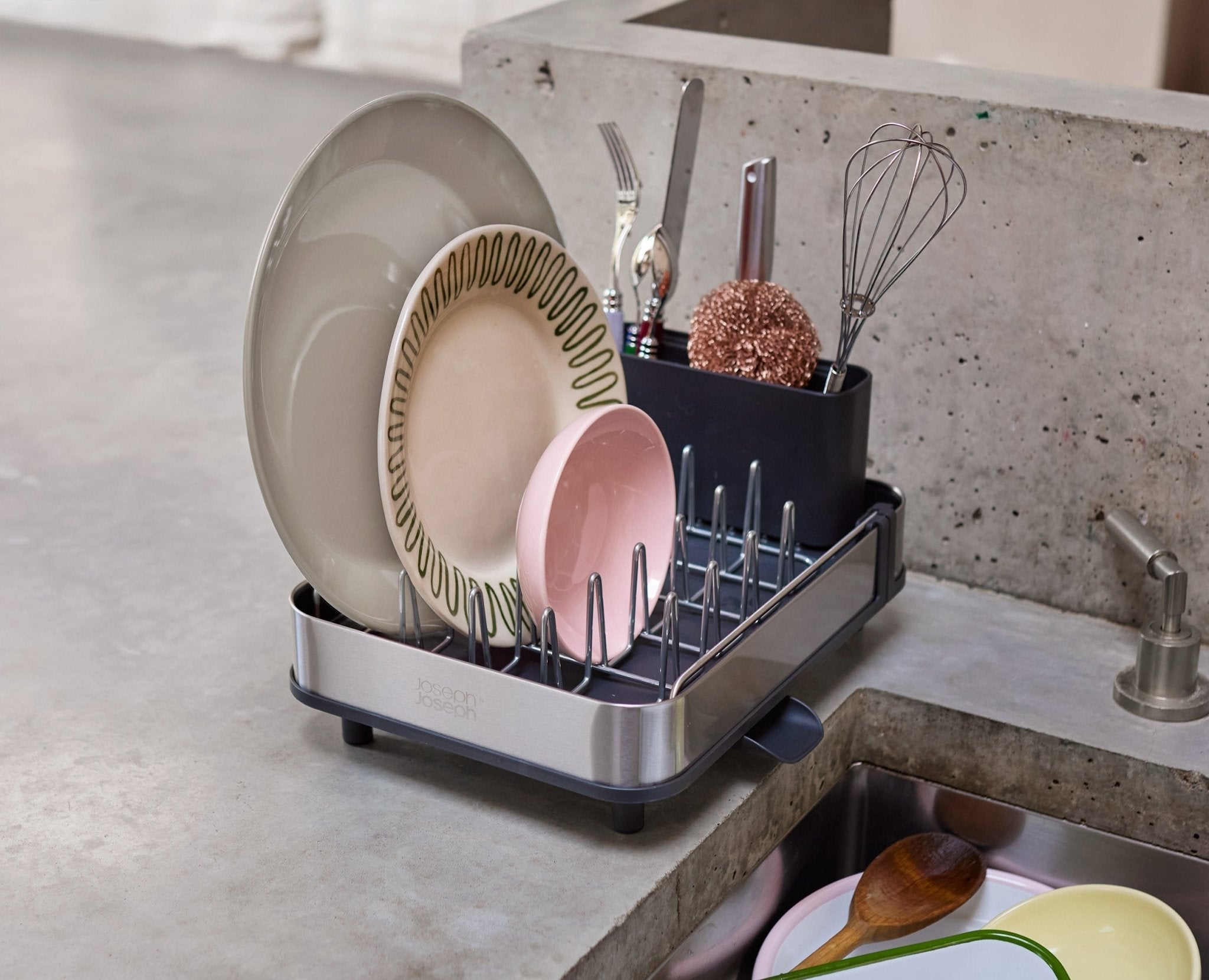 joseph-joseph-extend-slim-steel-expandable-grey-dish-drainer-compact-adjustable- image 4