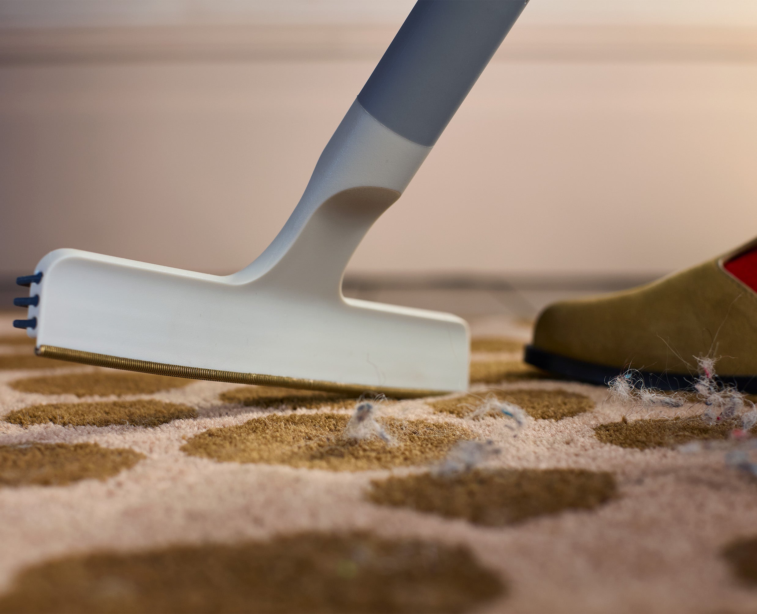 joseph-joseph-cleantech-2-in-1-carpet-cleaning-tool-triple-action-rubber-blades- image 5