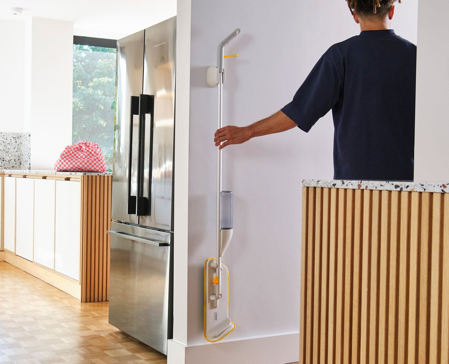 joseph-joseph-cleantech-2-in-1-spray-mop-with-integrated-bottle image 2