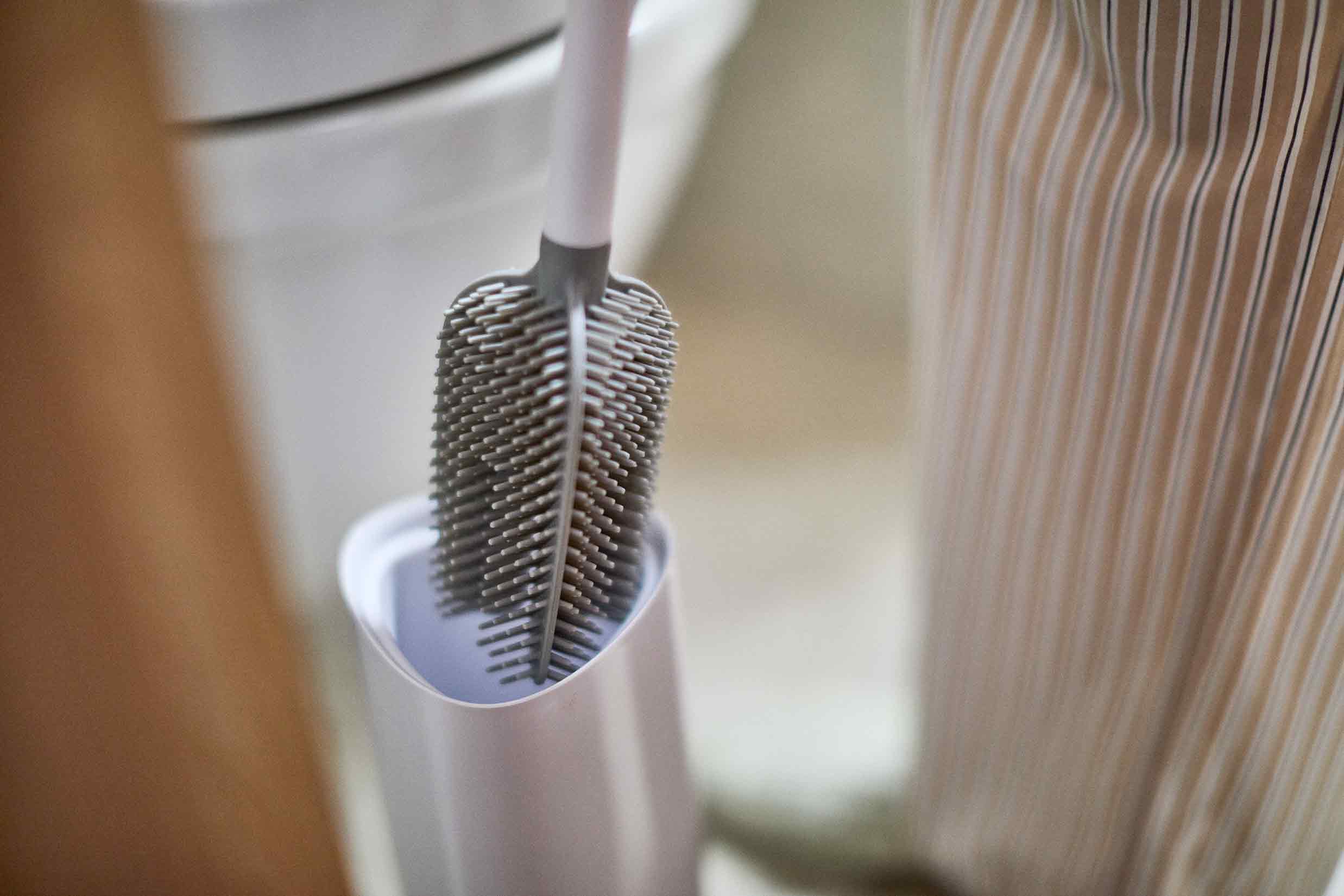 joseph-joseph-flex-360-pack-of-2-gloss-white-toilet-brushes-triple-action-cleani image 5