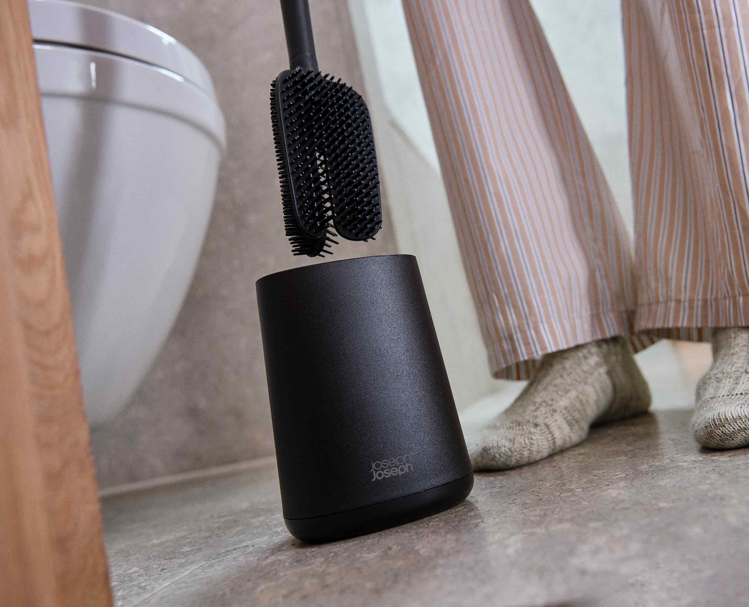 joseph-joseph-flex-360-lite-matt-black-toilet-brush image 4