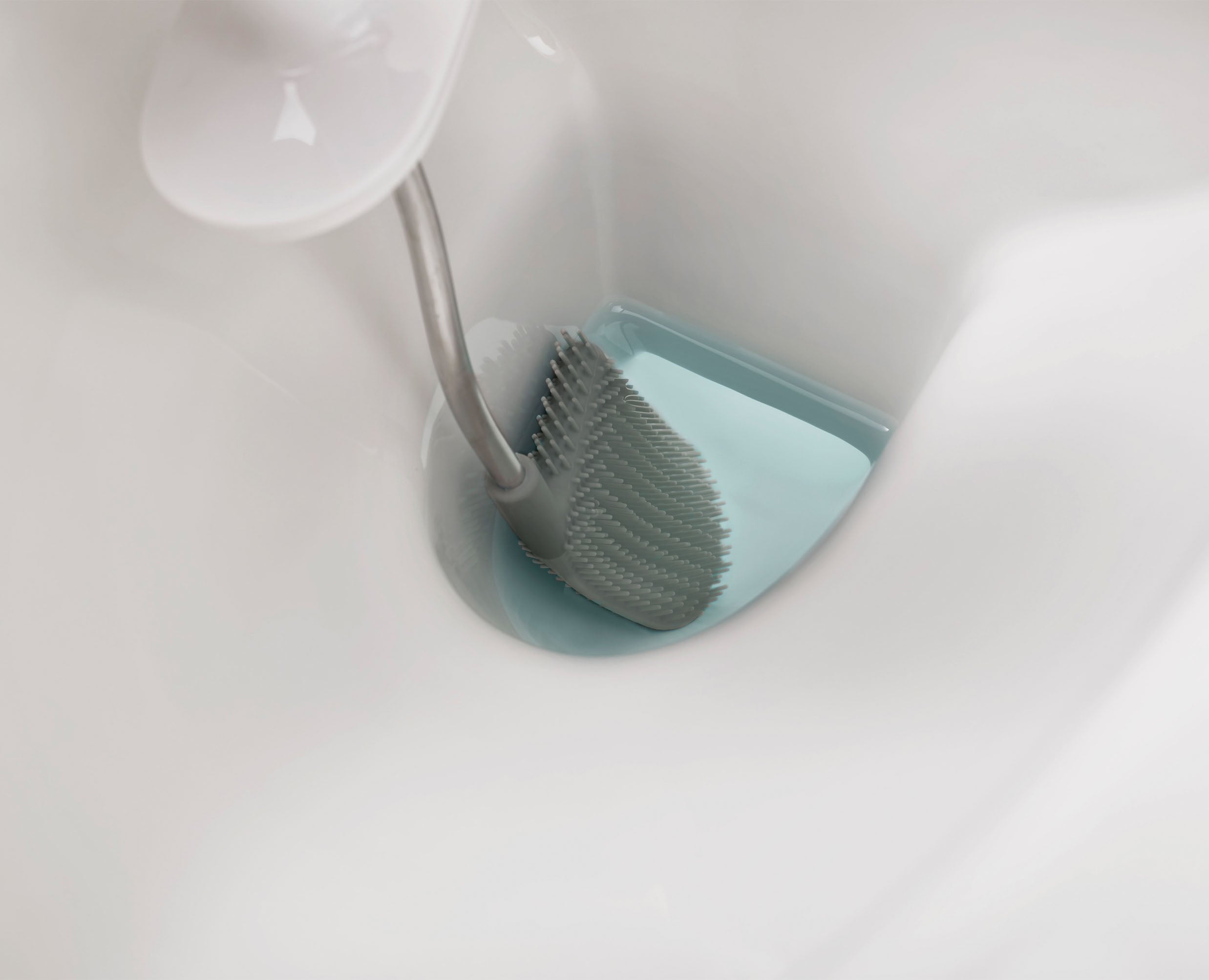 joseph-joseph-flex-stainless-steel-toilet-brush image 5