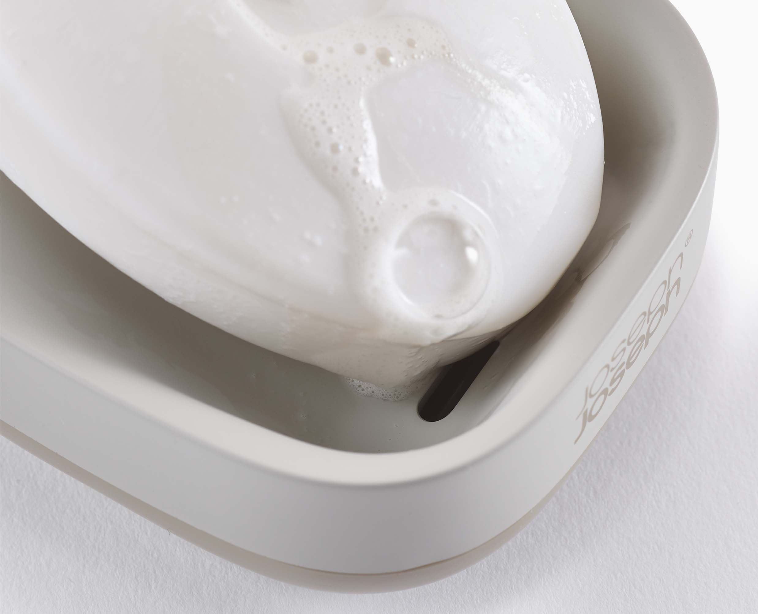joseph-joseph-slim-compact-matt-ecru-soap-dish-with-sloping-drainage-design image 4