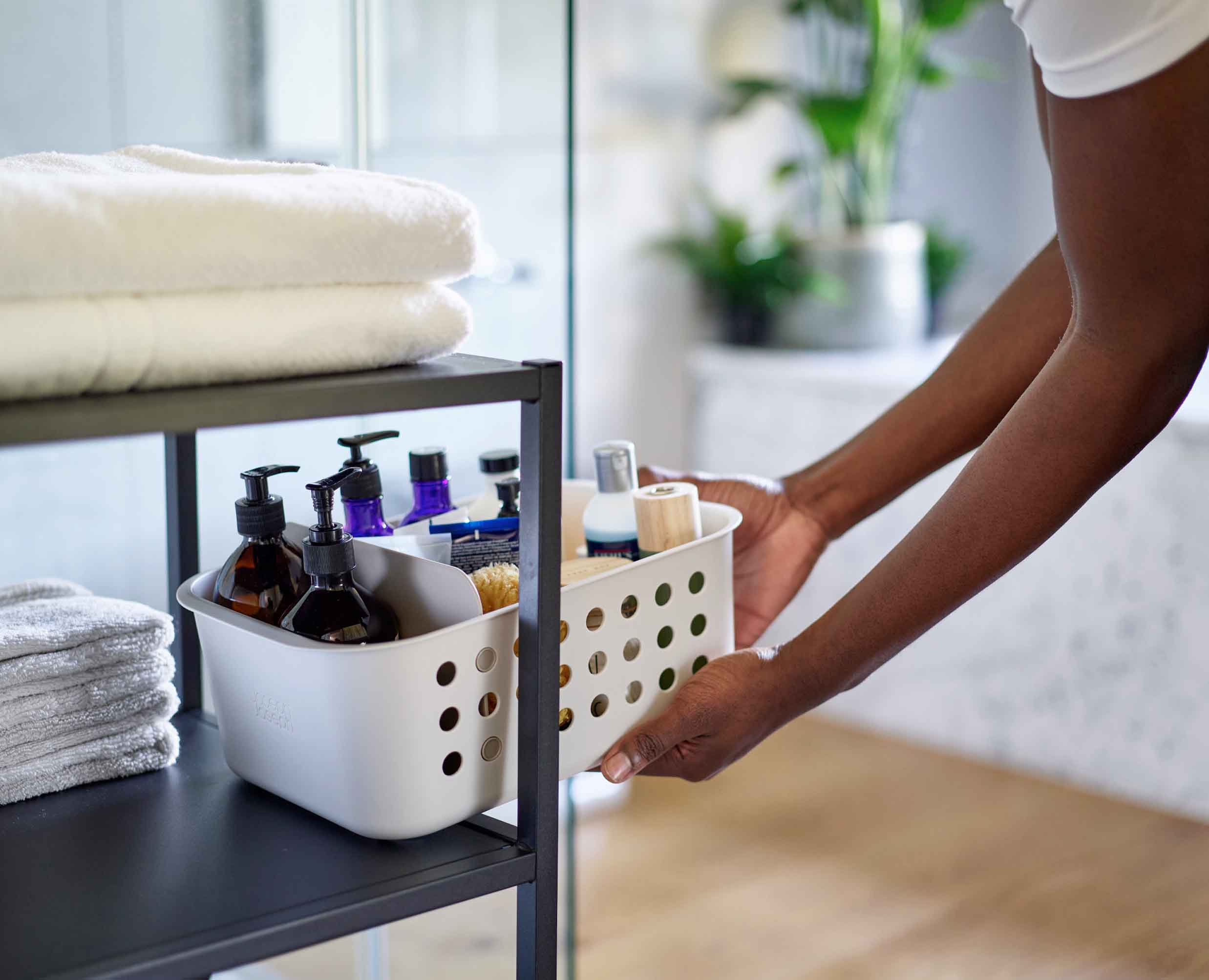 joseph-joseph-easystore-large-ecru-bathroom-storage-basket-organizer-with-divide image 3