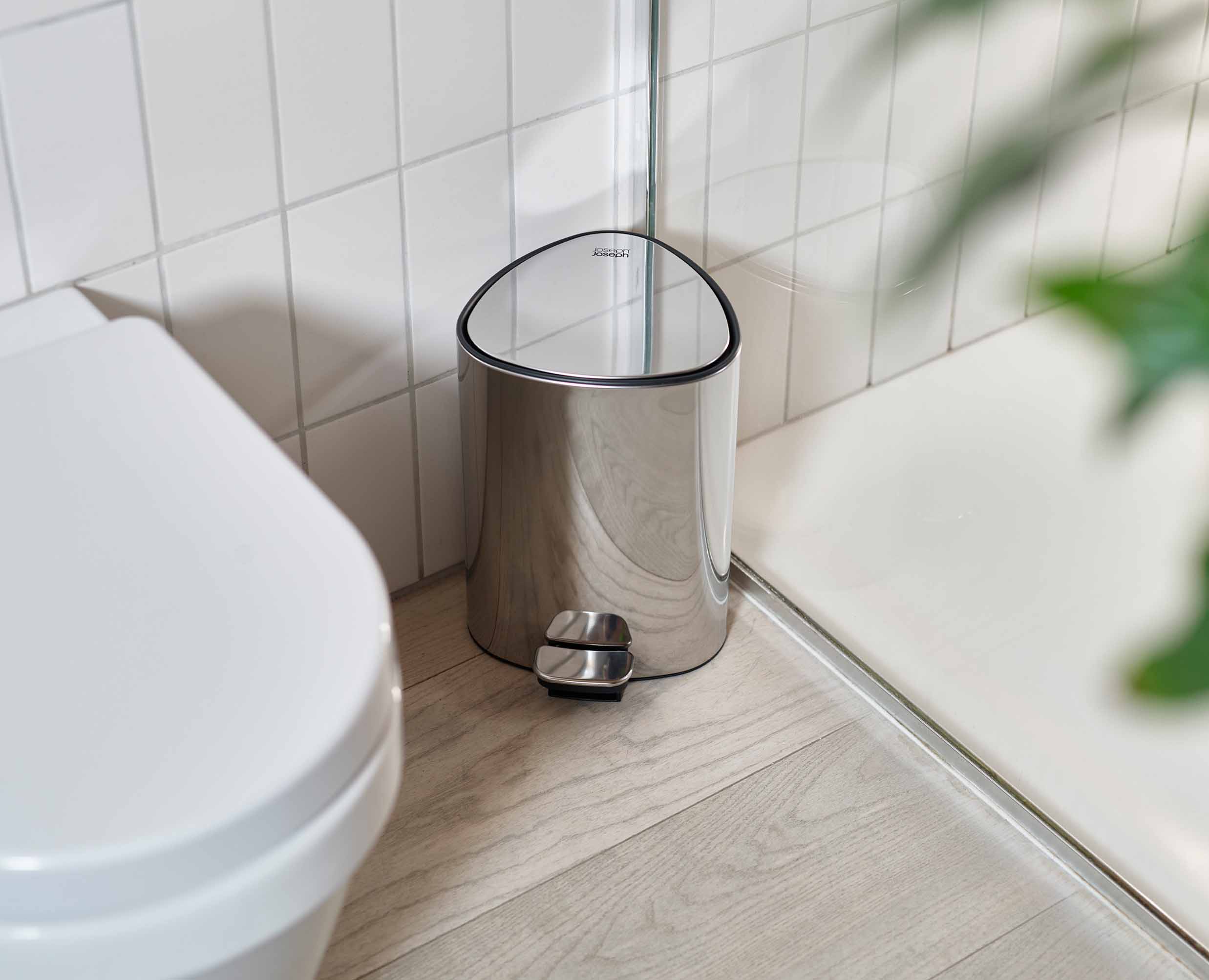joseph-joseph-easystore-luxe-5l-stainless-steel-bathroom-pedal-bin-corner-design image 3