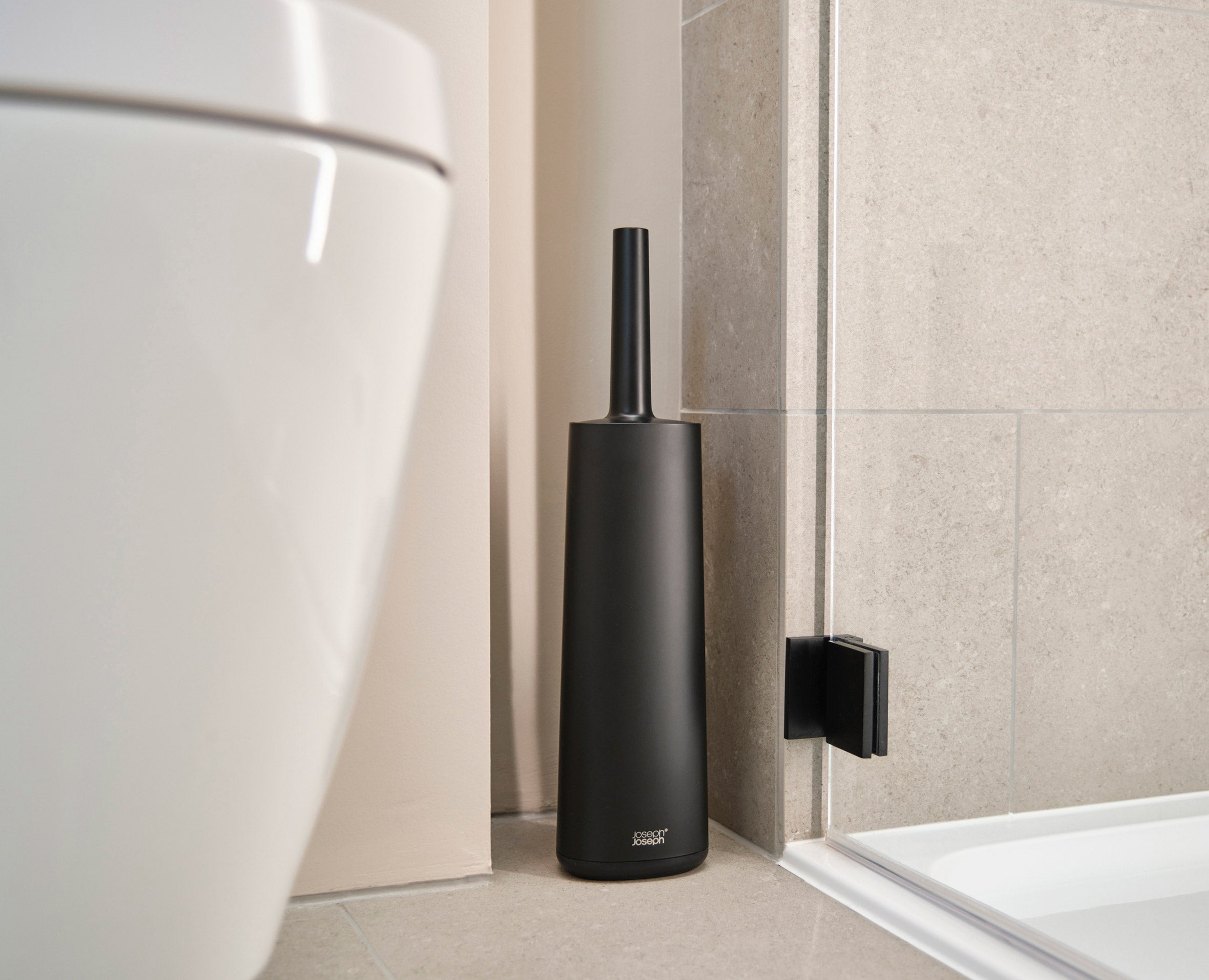 joseph-joseph-flex-360-matt-black-toilet-brush-pack-of-2-with-triple-action-head image 2