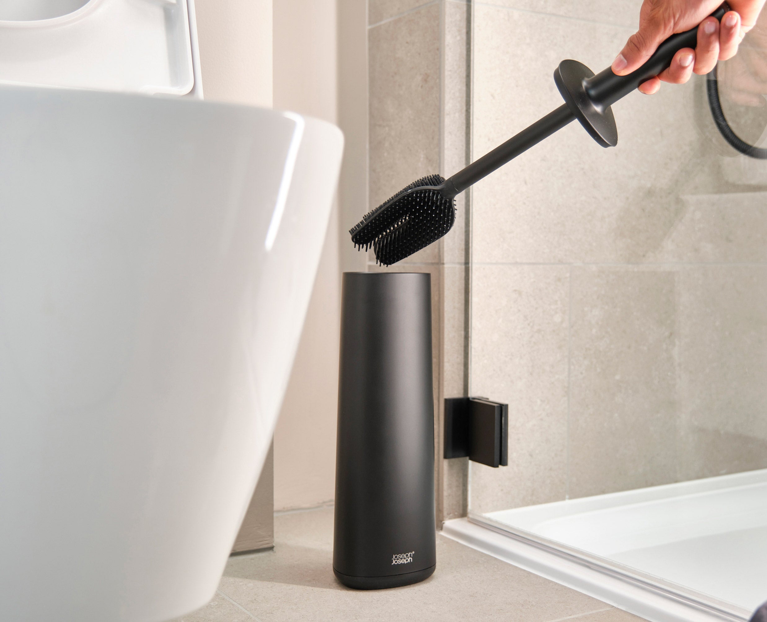 joseph-joseph-flex-360-matt-black-toilet-brush-pack-of-2-with-triple-action-head image 4
