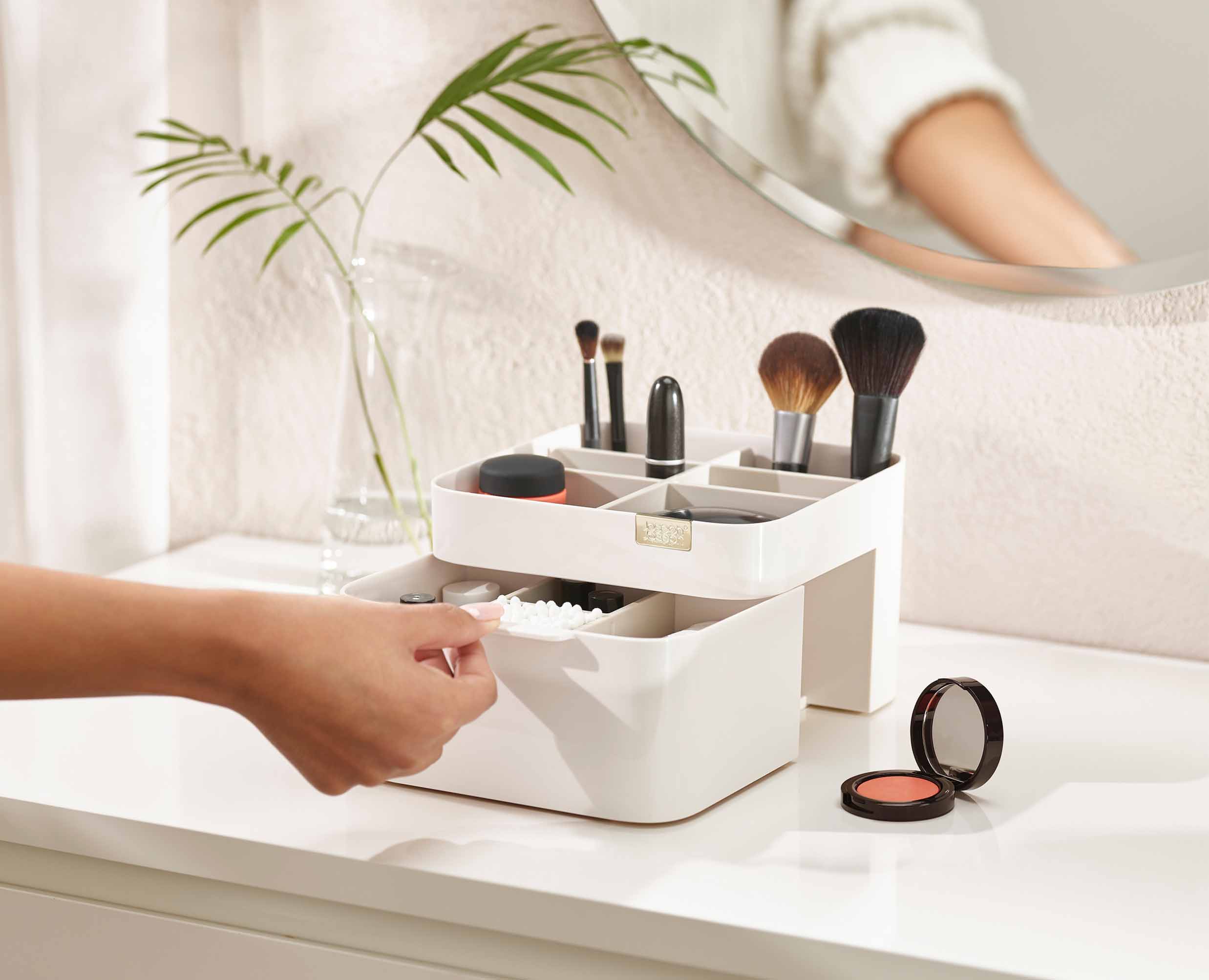 joseph-joseph-viva-cosmetic-organiser-with-drawer image 3