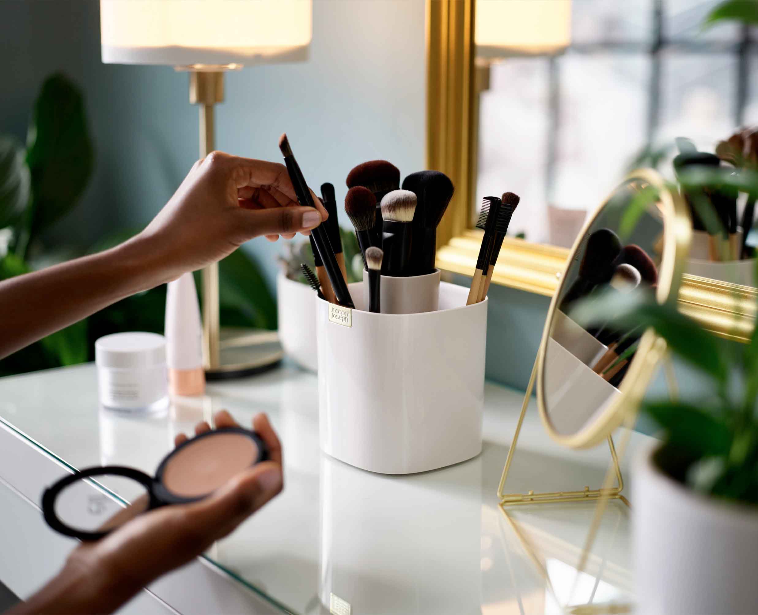 joseph-joseph-viva-makeup-brush-pot image 3