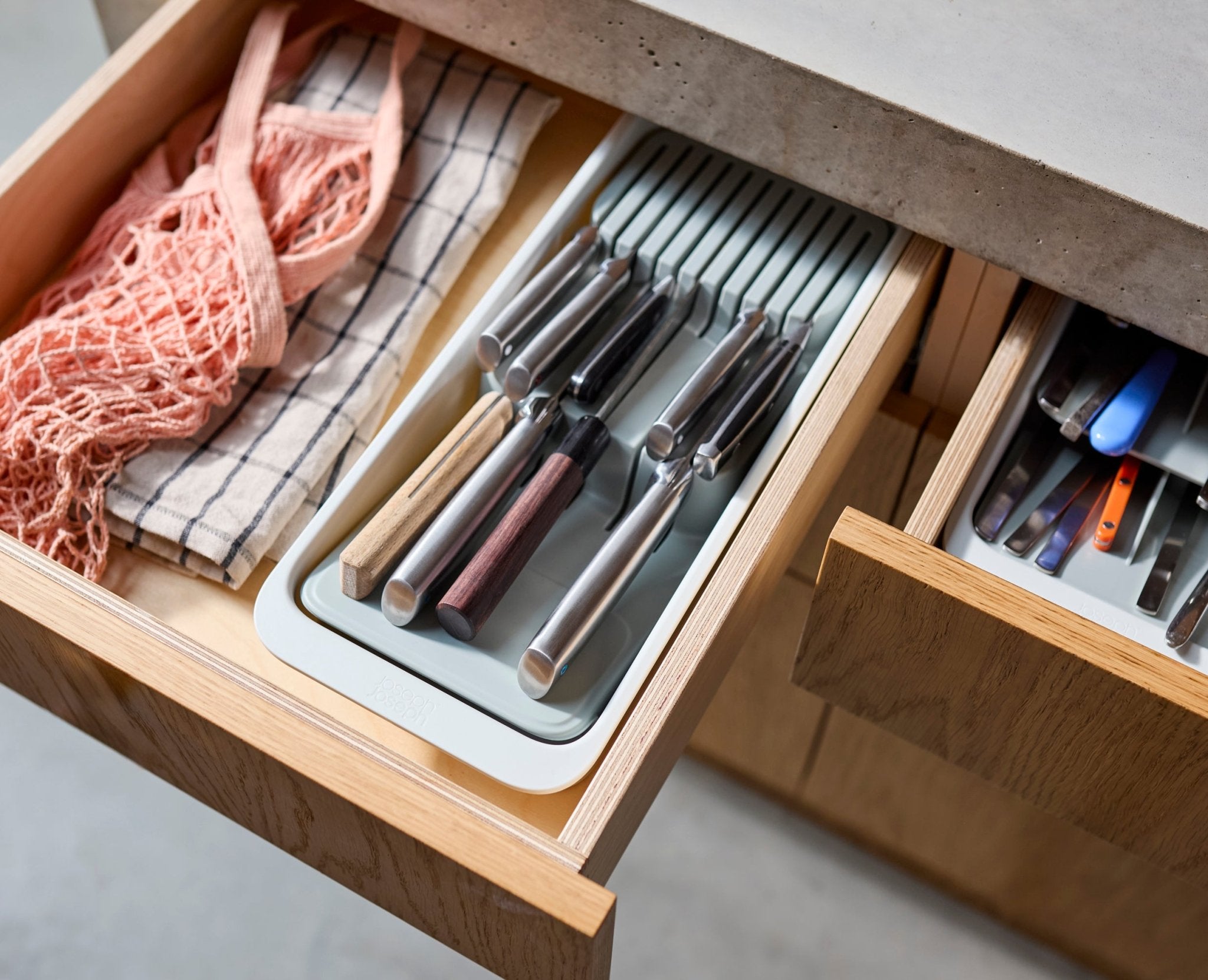 joseph-joseph-drawerstore-2-tier-compact-knife-organiser-holds-11-knives-space-s image 3
