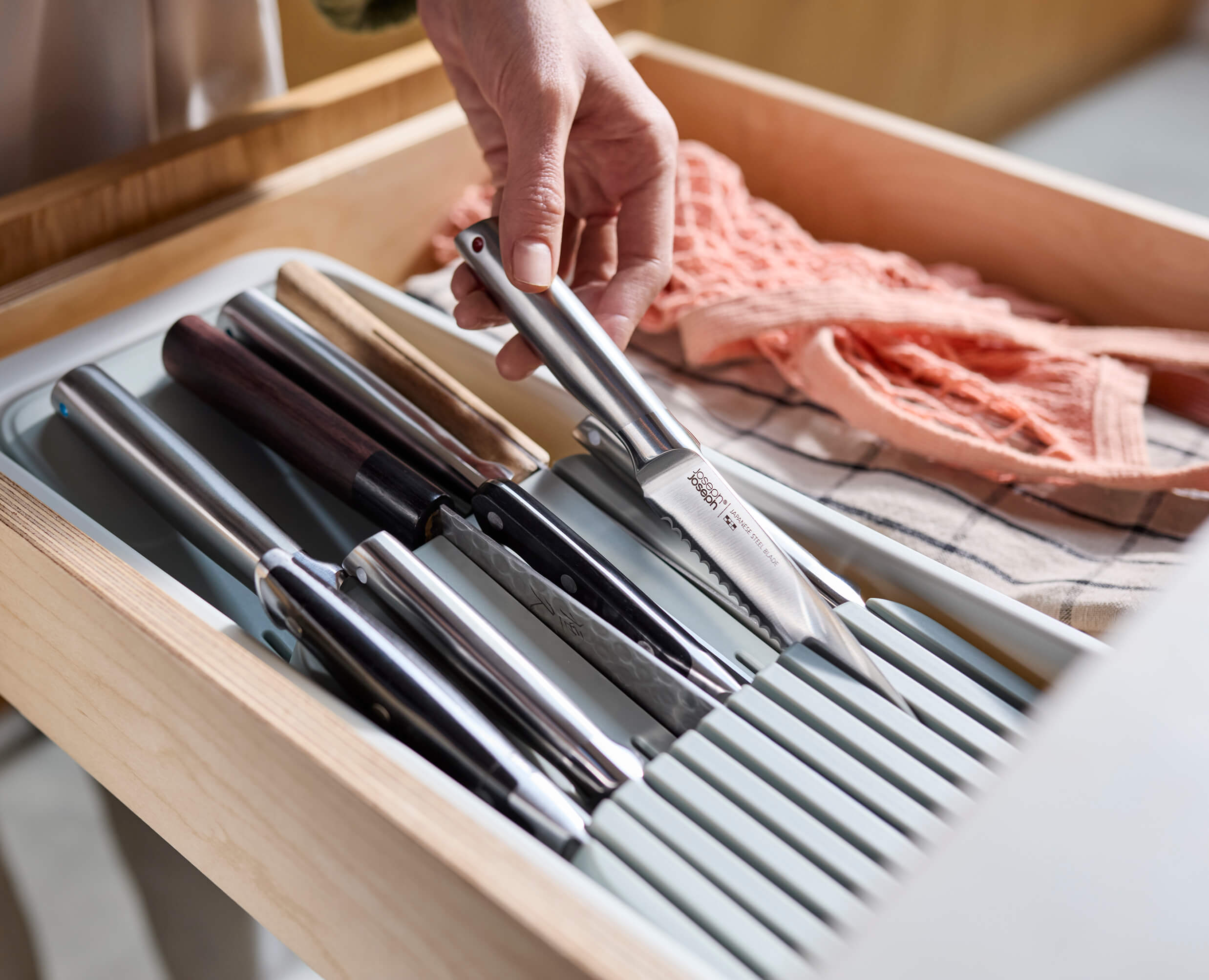joseph-joseph-drawerstore-2-tier-compact-knife-organiser-holds-11-knives-space-s image 2
