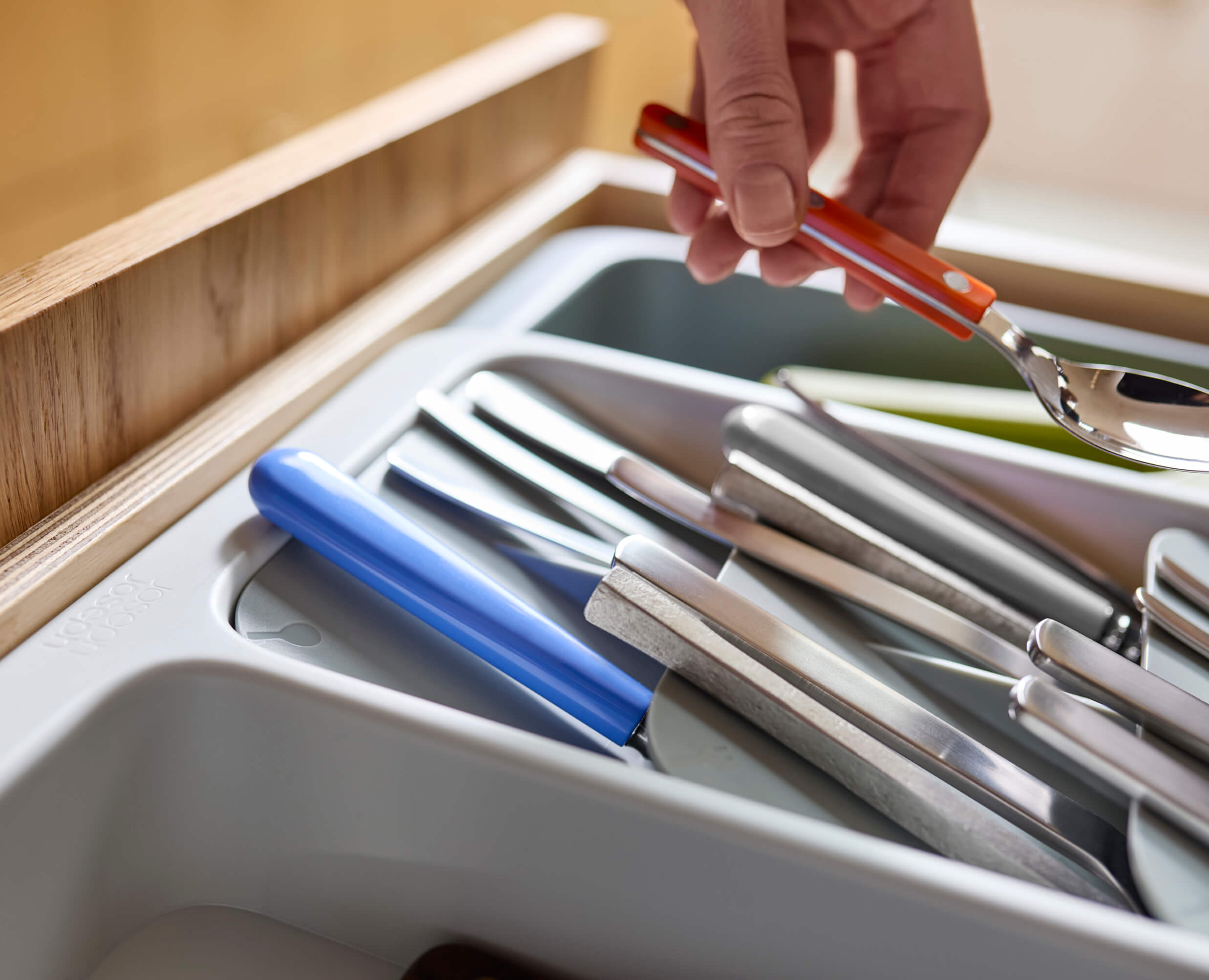 joseph-joseph-drawerstore-expanding-tiered-cutlery-utensil-gadget-organiser-adju image 5