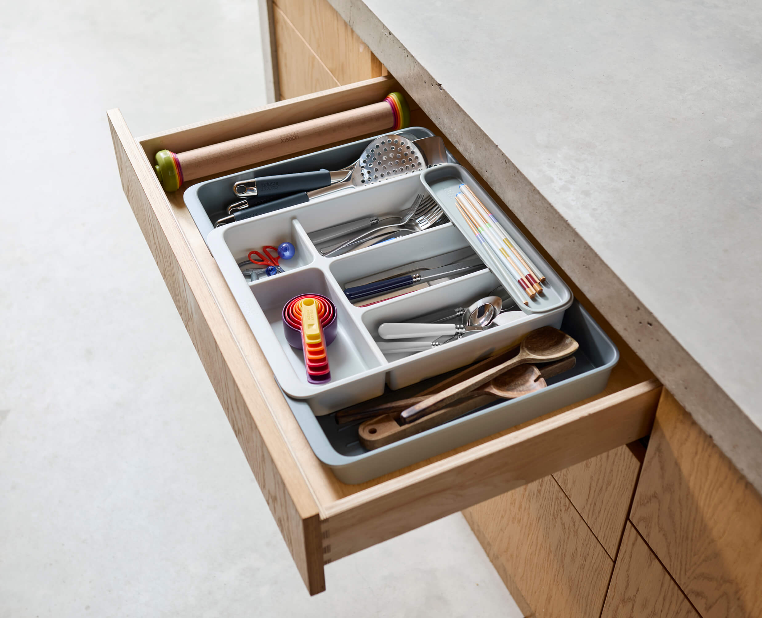 joseph-joseph-drawerstore-expanding-cutlery-utensil-gadget-organiser image 2