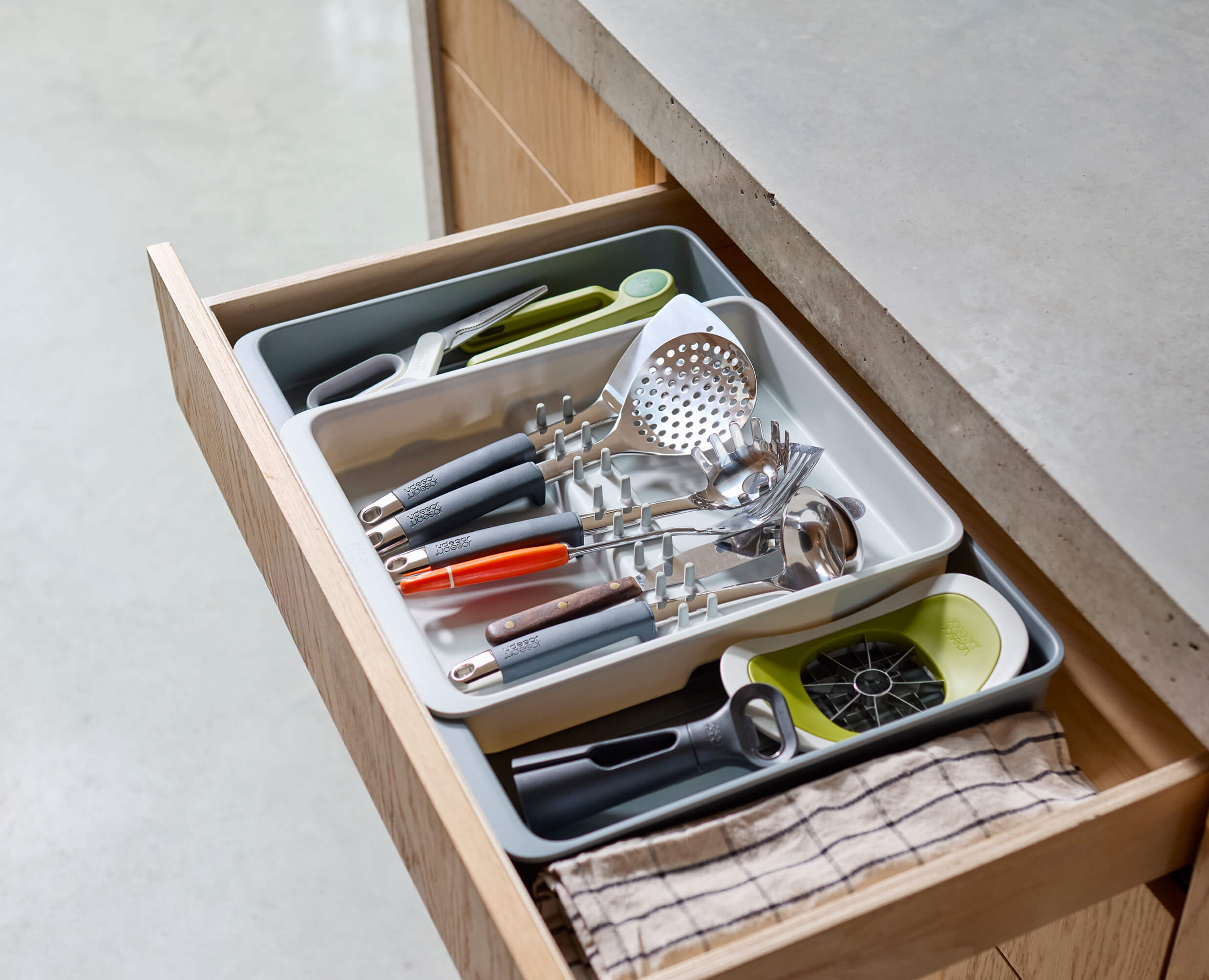 joseph-joseph-drawerstore-expanding-utensil-gadget-organiser image 2