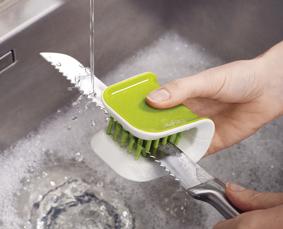 joseph-joseph-bladebrush-knife-cutlery-cleaning-brush-green-safe-edge-cleaning image 2