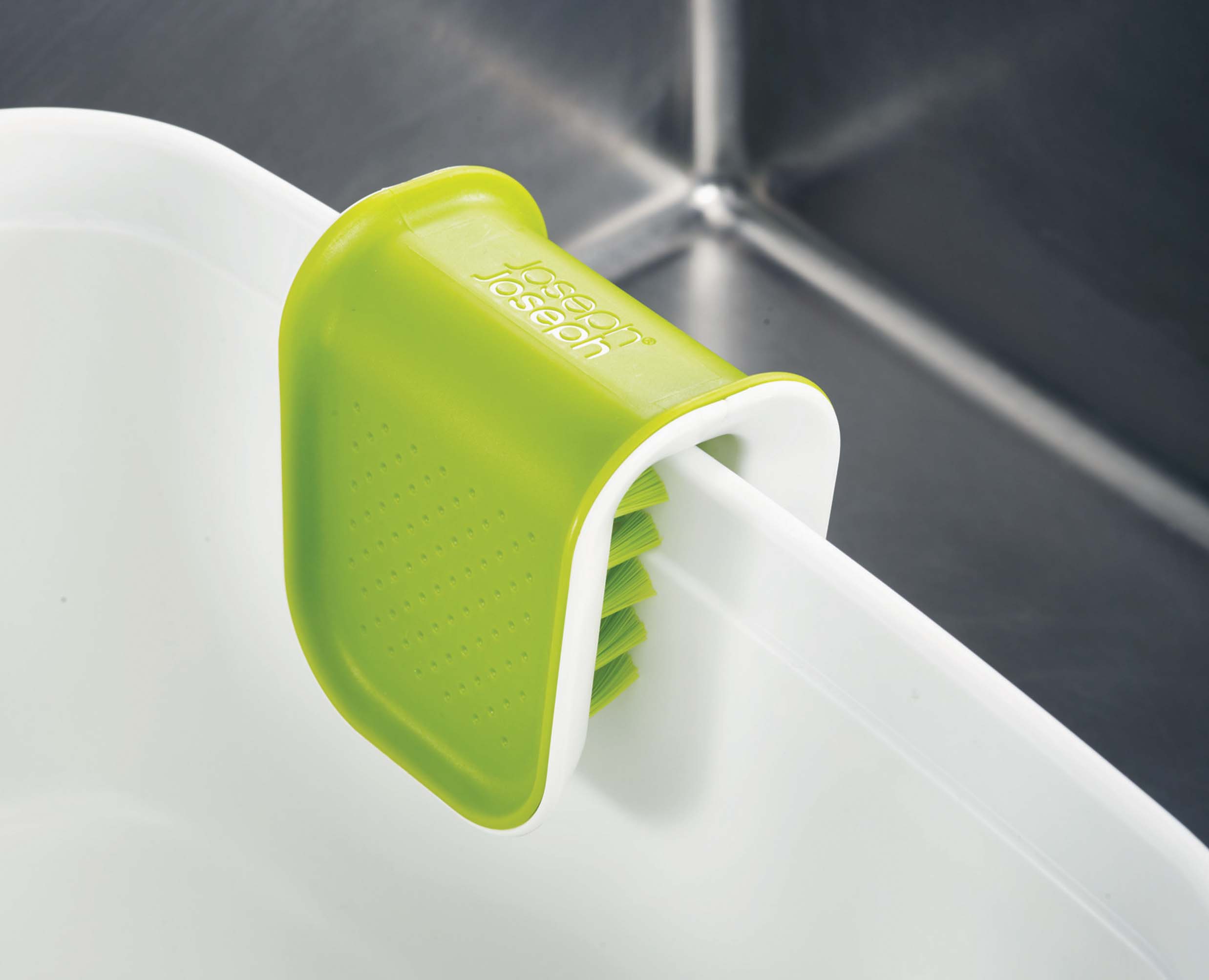 joseph-joseph-bladebrush-knife-cutlery-cleaning-brush-green-safe-edge-cleaning image 5