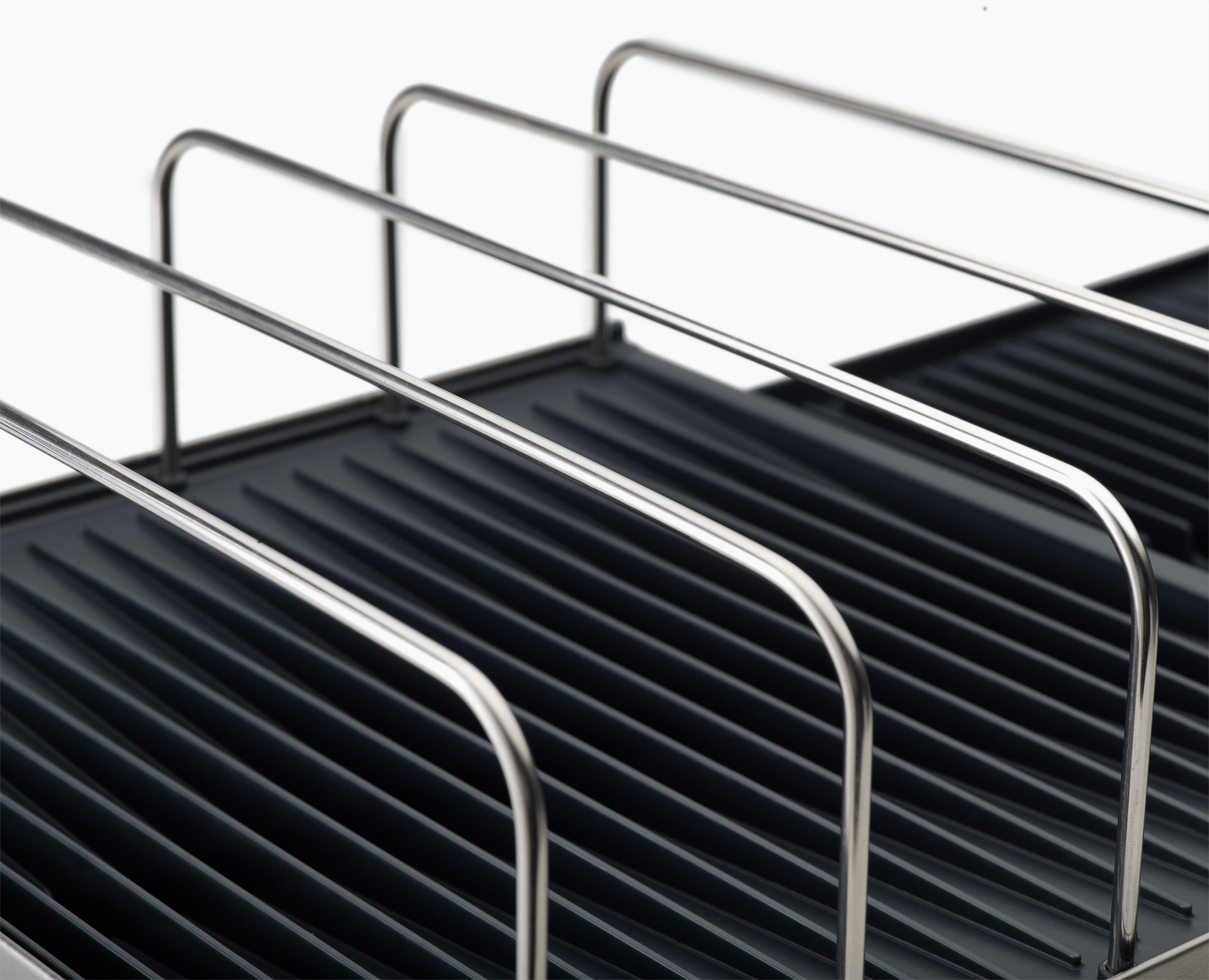 joseph-joseph-extend-max-stainless-steel-expandable-dish-drainer image 5