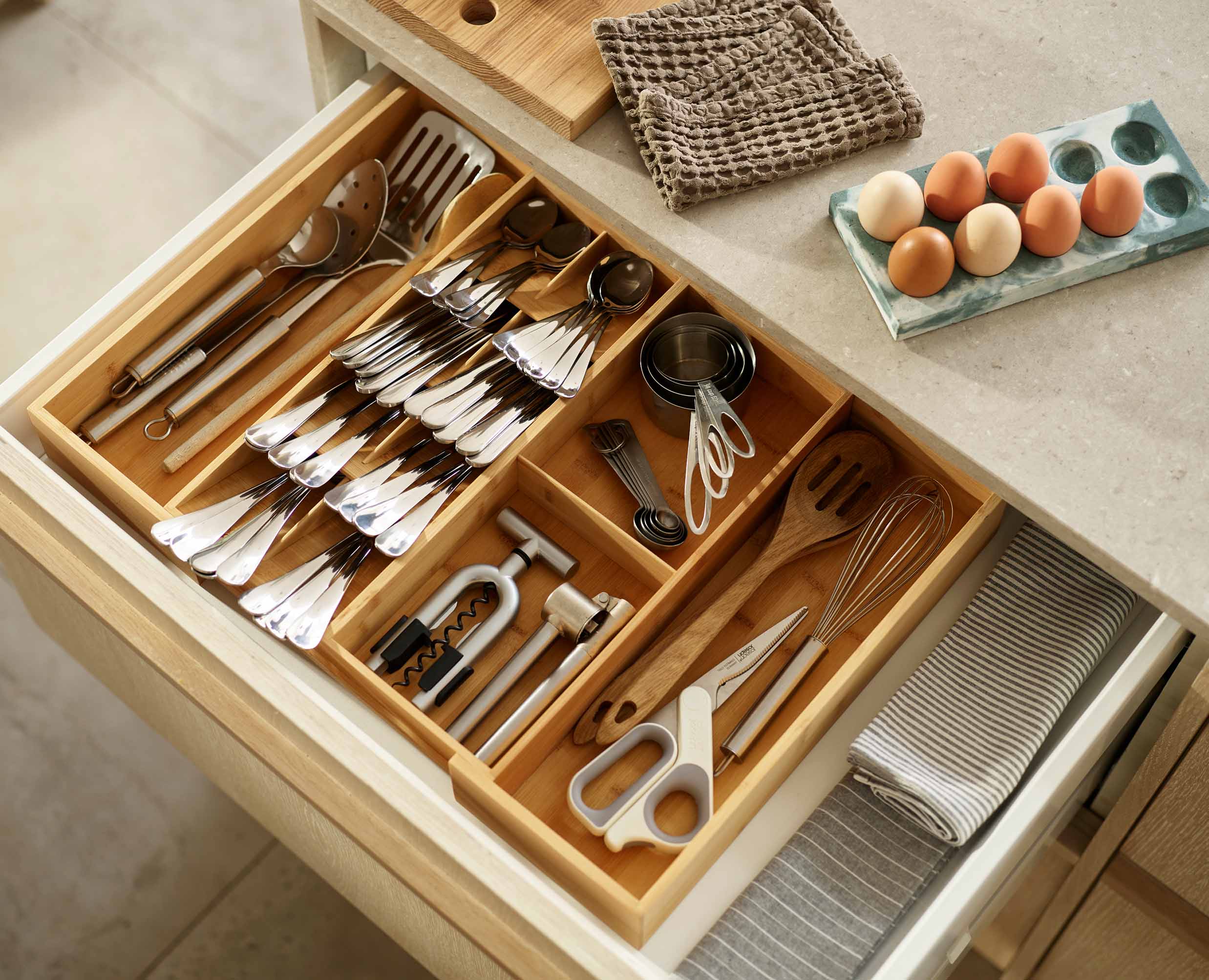 joseph-joseph-drawerstore-bamboo-expanding-cutlery-utensil-gadgets-organiser image 3