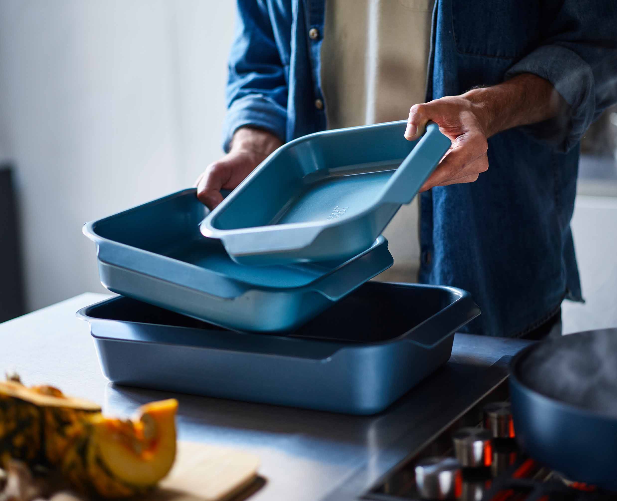 joseph-joseph-nest-oven-non-stick-3-piece-blue-roasting-tray-set-space-saving image 3