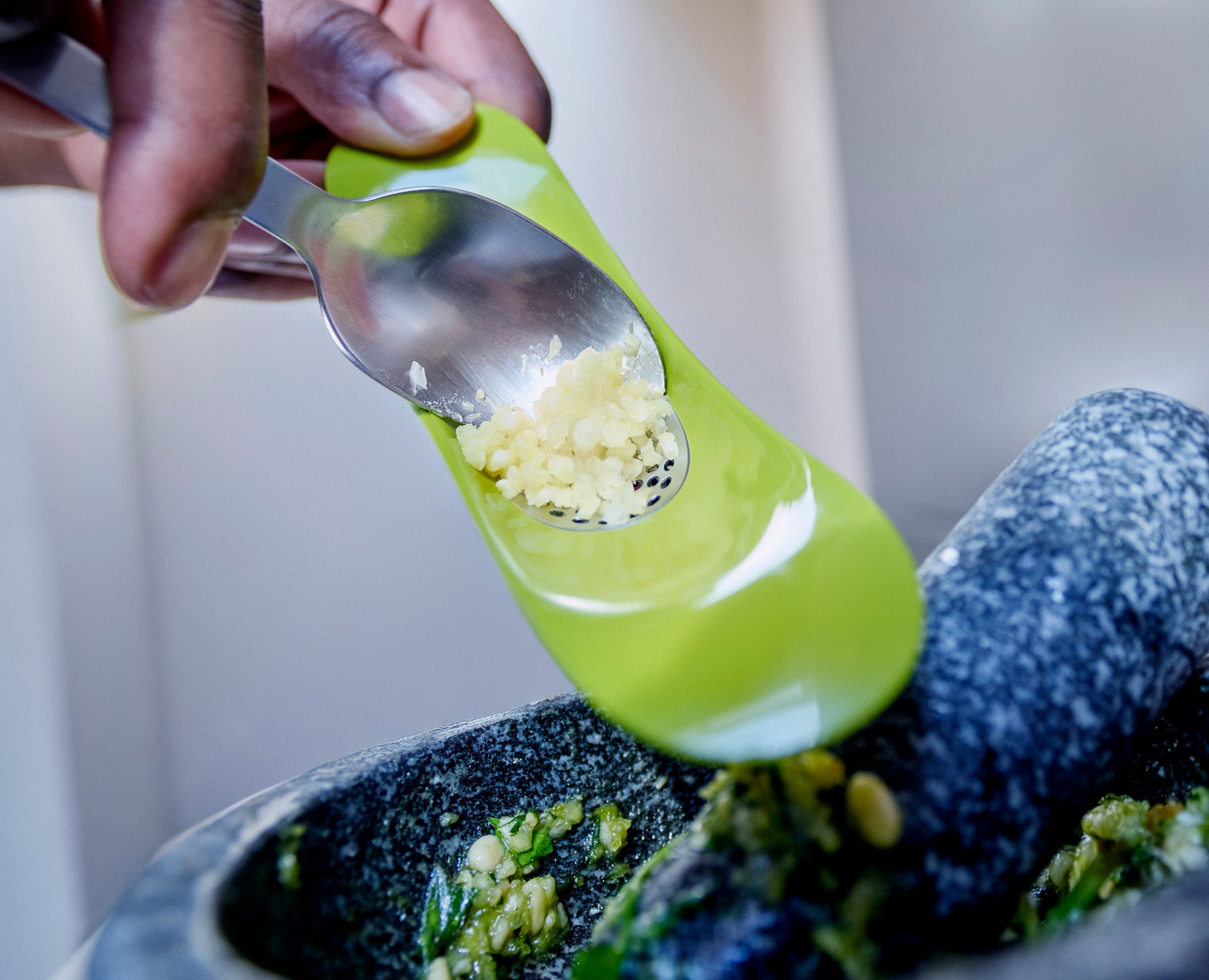 joseph-joseph-rocker-green-garlic-crusher image 5