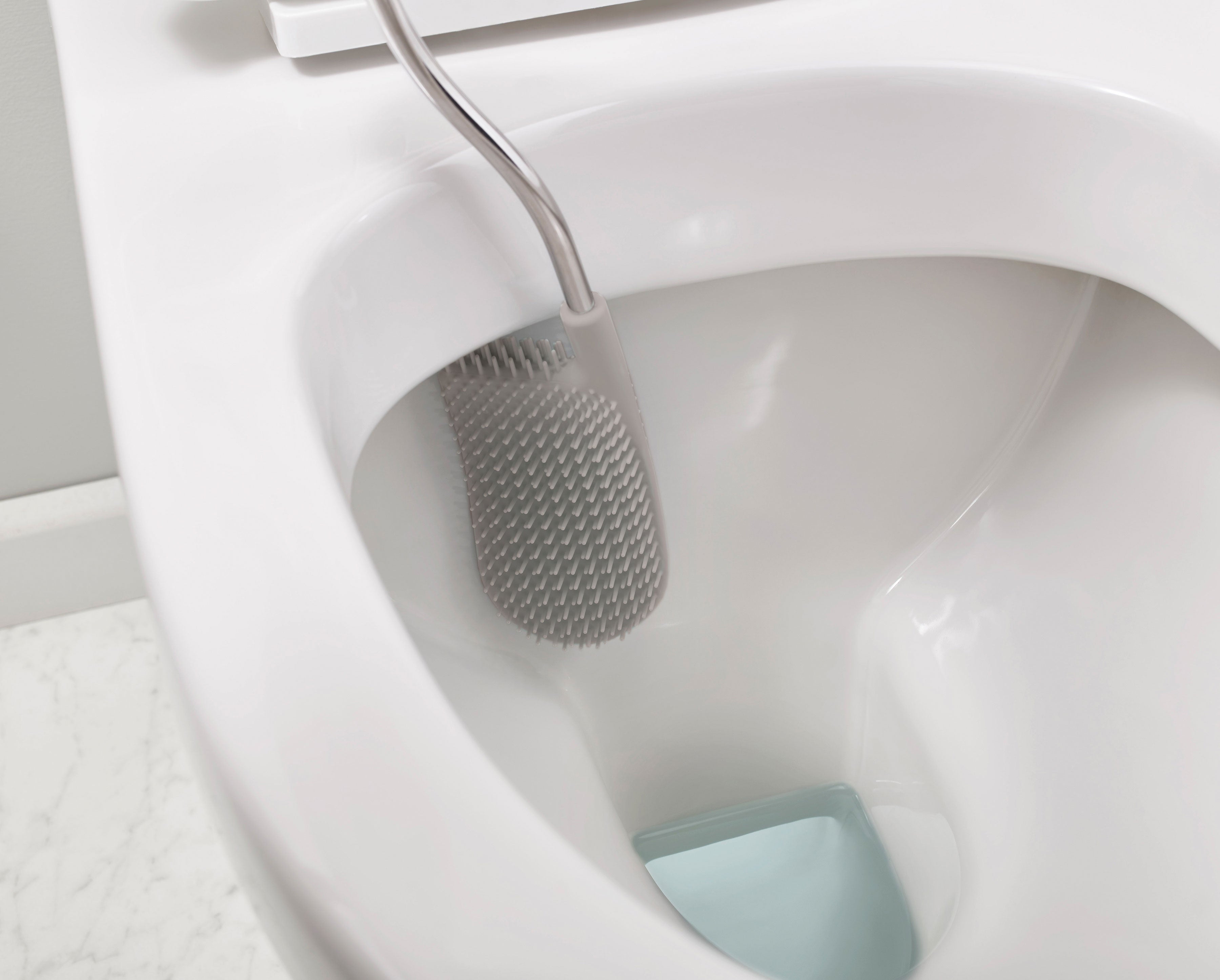 joseph-joseph-flex-toilet-brush-pack-of-2-grey-flexible-d-shaped-head image 3