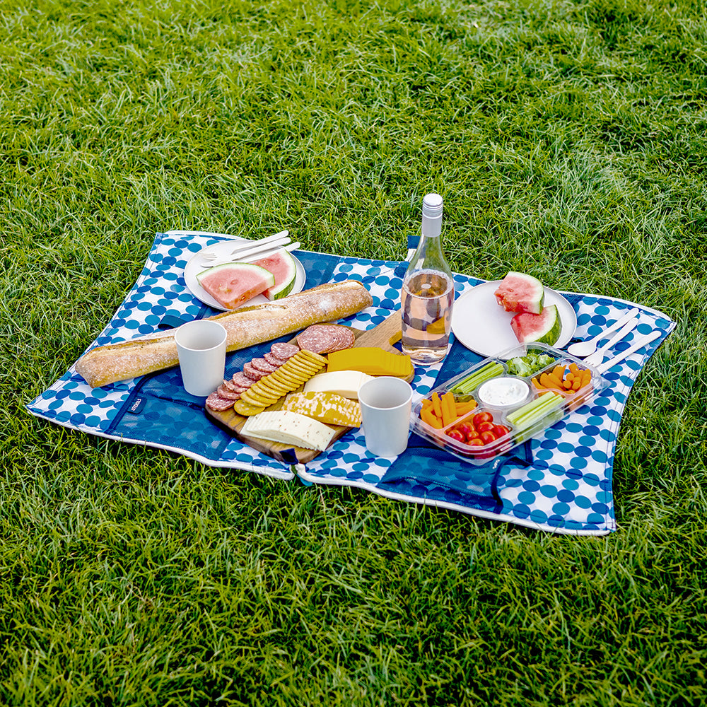 built-convertible-picnic-tote-4-person-set-with-reusable-tableware-and-picnic-bl image 7