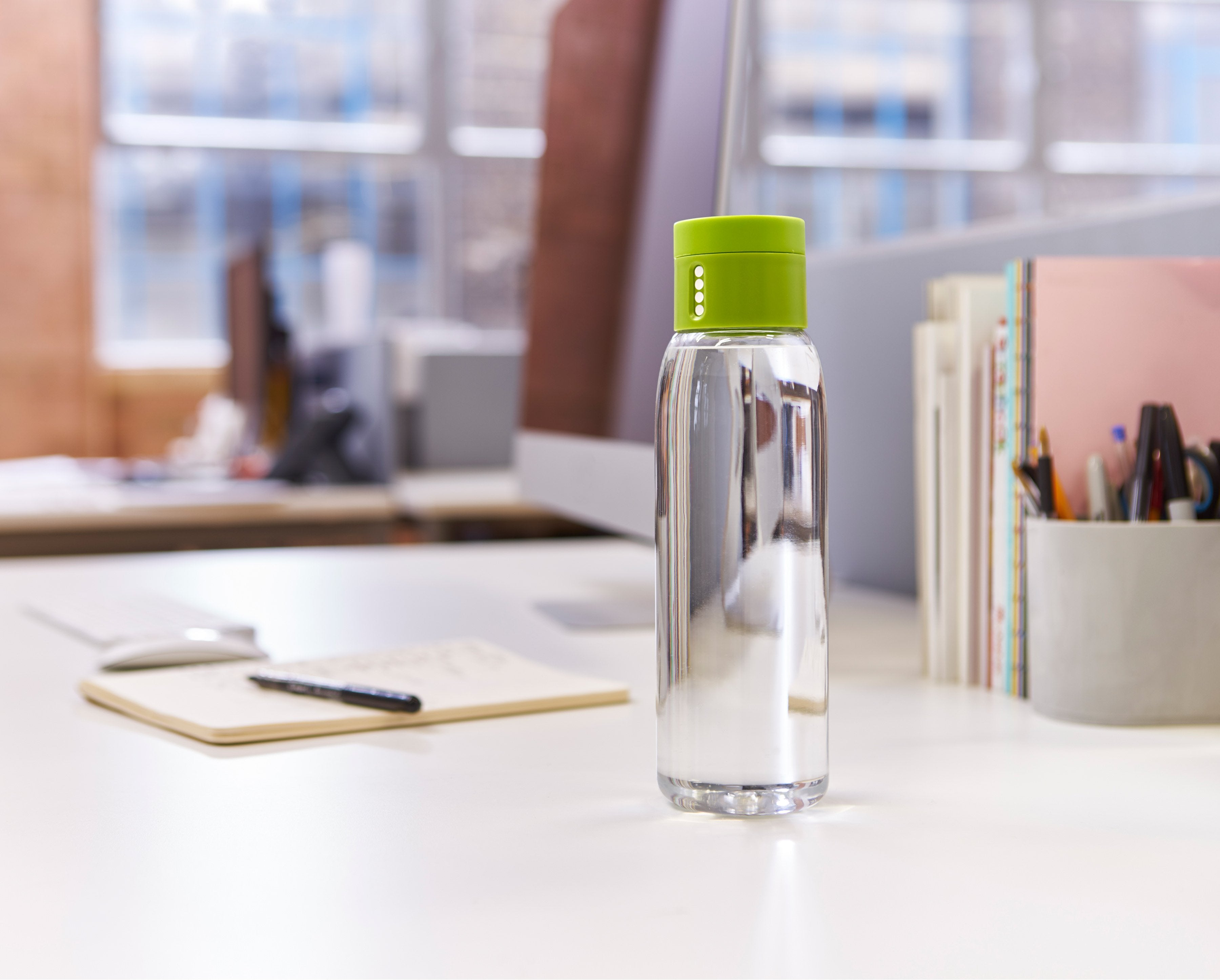 joseph-joseph-dot-water-bottle-600ml-with-hydration-tracker-lid image 4