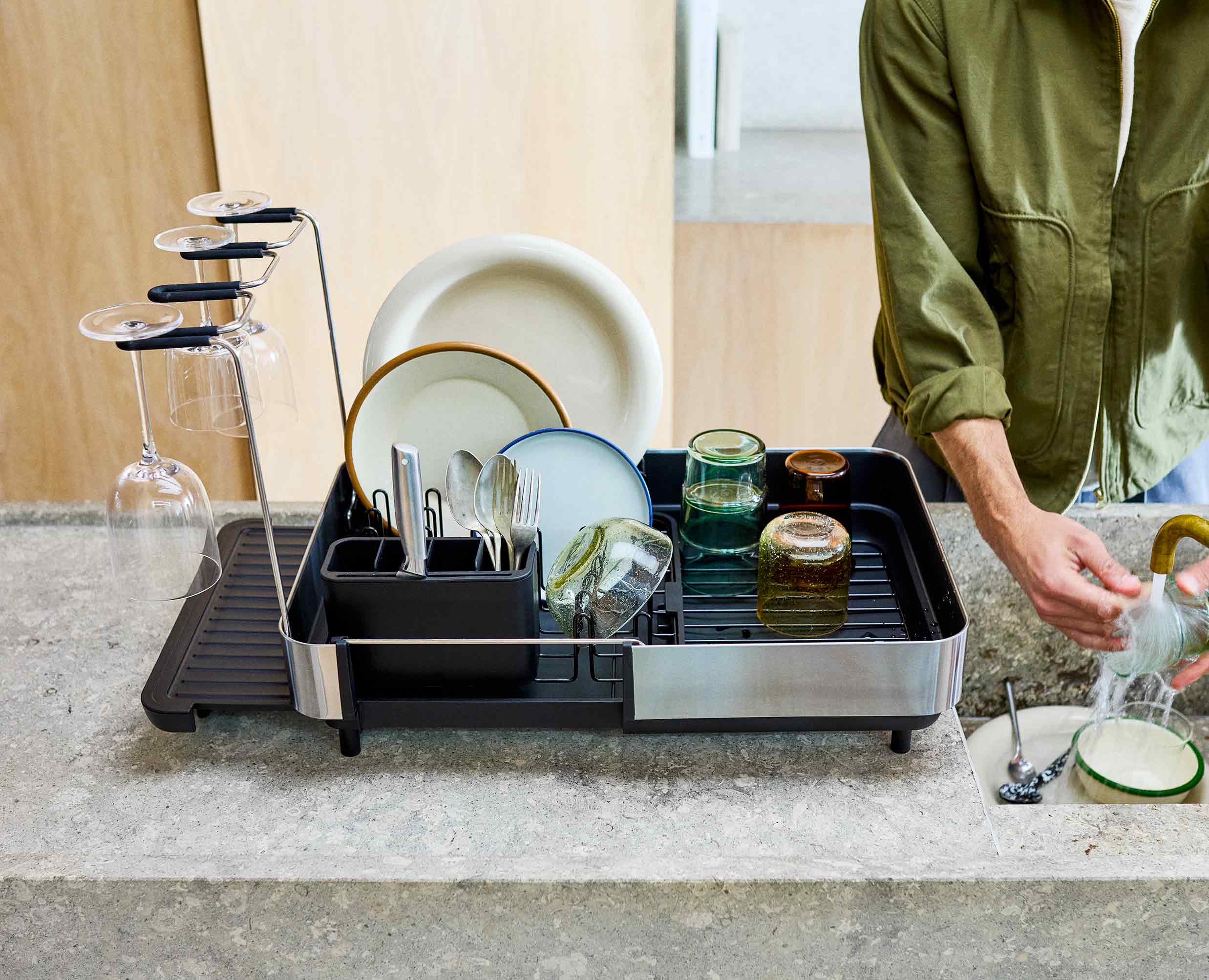 joseph-joseph-extend-steel-plus-expandable-black-dish-drainer-with-wine-glass-ra image 2