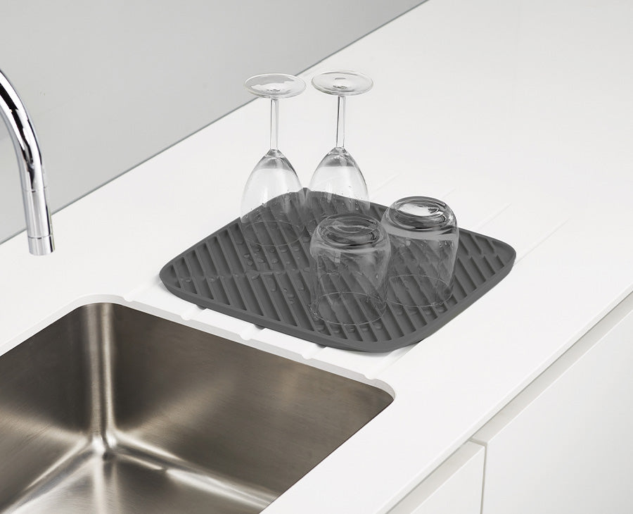 joseph-joseph-flume-grey-dish-draining-mat-foldable-scratch-proof image 2